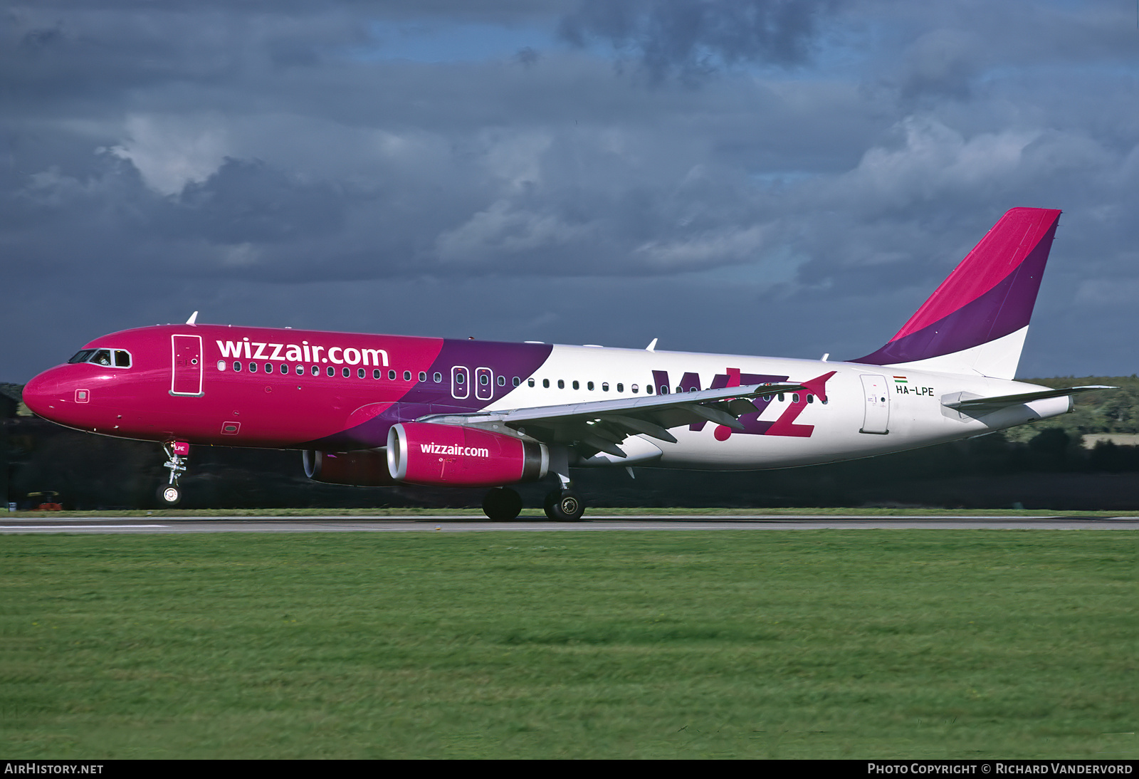 Aircraft Photo of HA-LPE | Airbus A320-233 | Wizz Air | AirHistory.net #756017