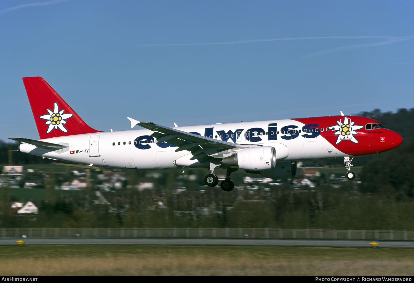 Aircraft Photo of HB-IHY | Airbus A320-214 | Edelweiss Air | AirHistory.net #756023