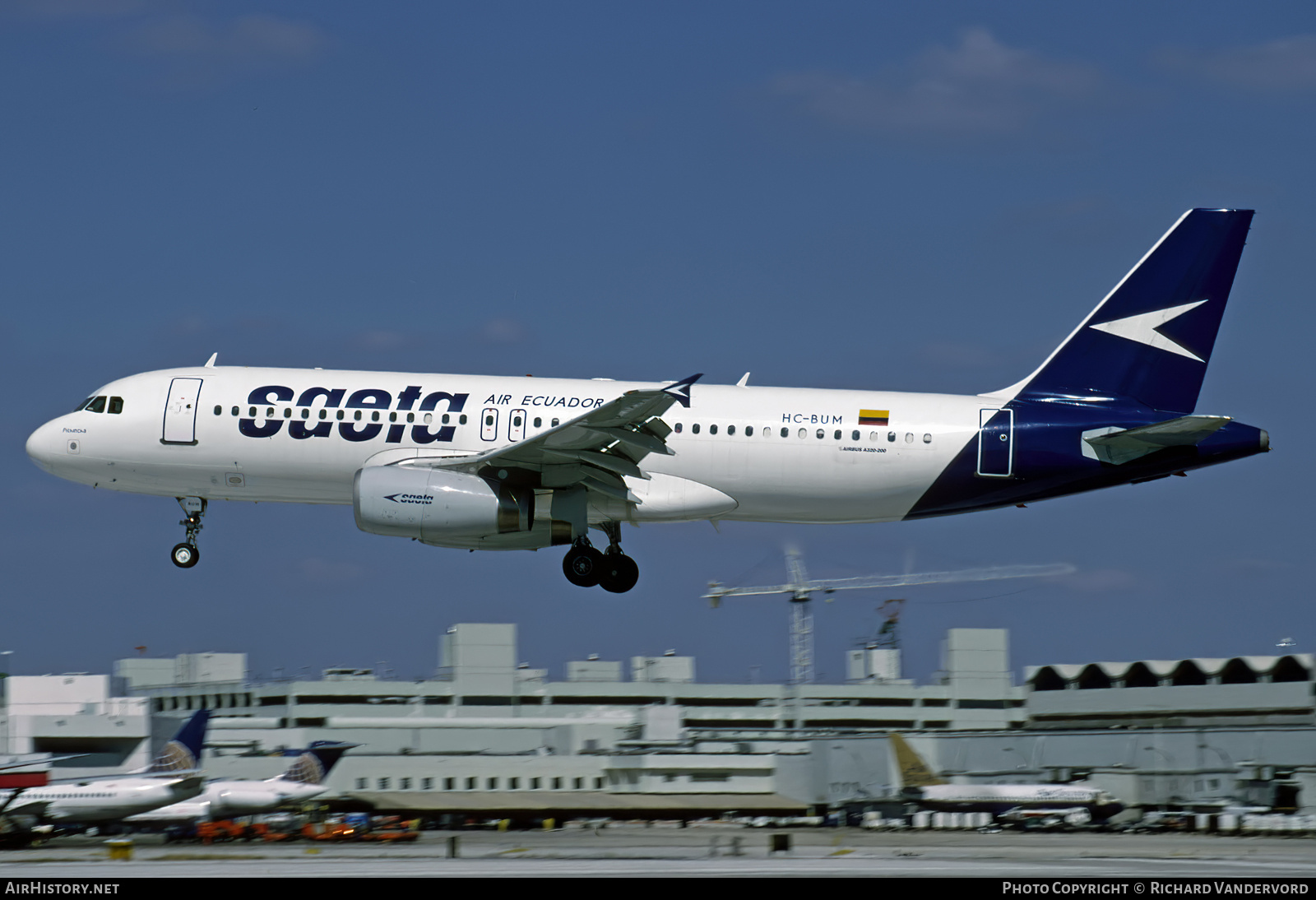 Aircraft Photo of HC-BUM | Airbus A320-232 | SAETA | AirHistory.net #756036