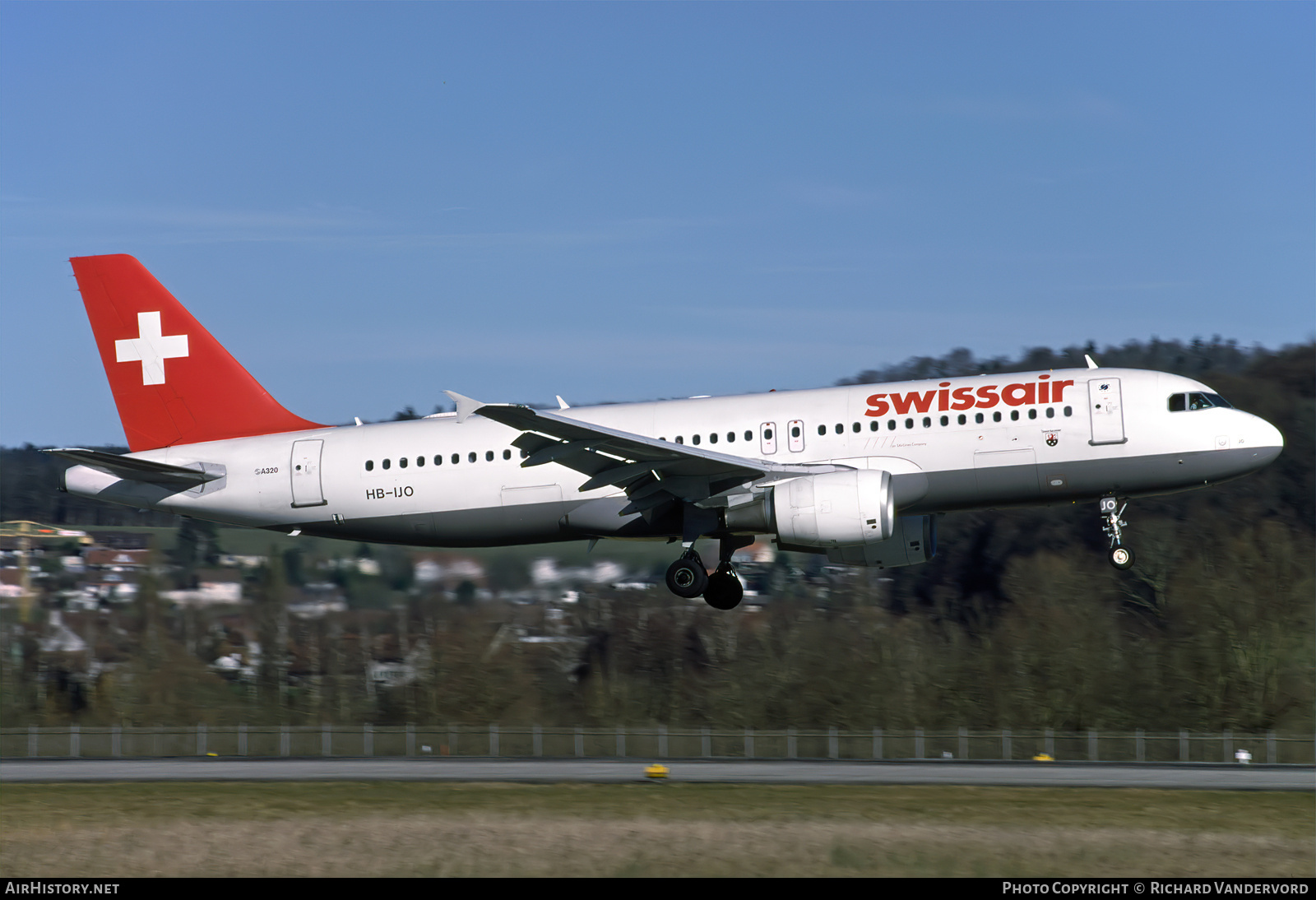 Aircraft Photo of HB-IJO | Airbus A320-214 | Swissair | AirHistory.net #756042
