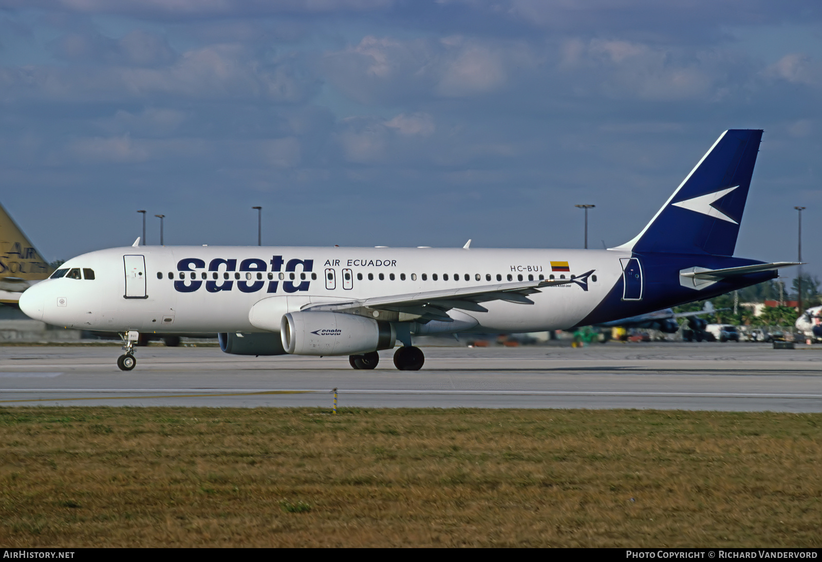Aircraft Photo of HC-BUJ | Airbus A320-232 | SAETA | AirHistory.net #756061