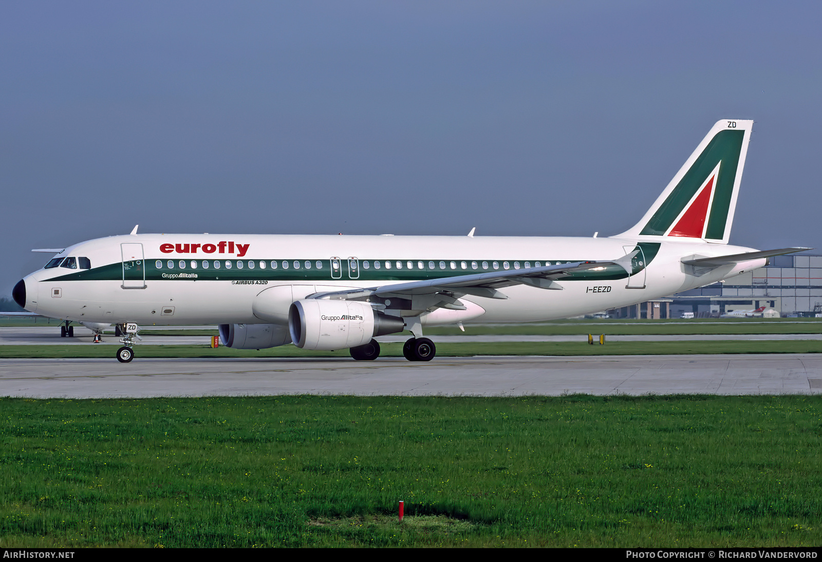 Aircraft Photo of I-EEZD | Airbus A320-214 | Eurofly | AirHistory.net #756062