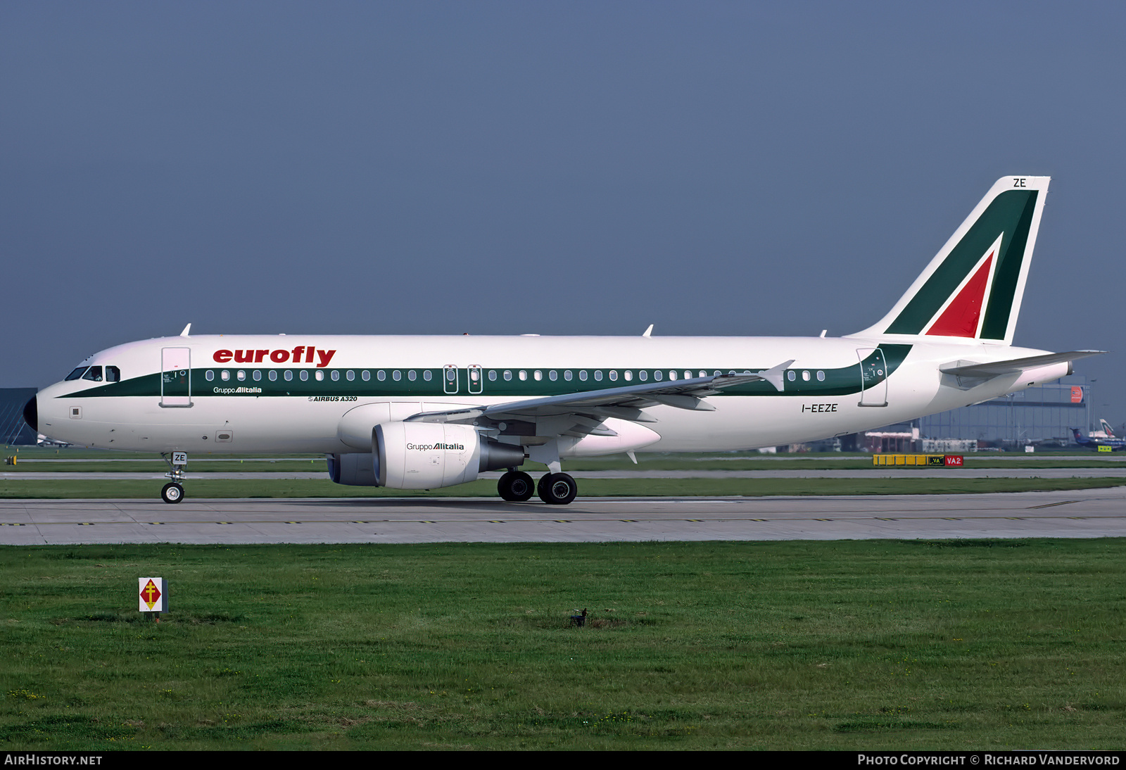 Aircraft Photo of I-EEZE | Airbus A320-214 | Eurofly | AirHistory.net #756067