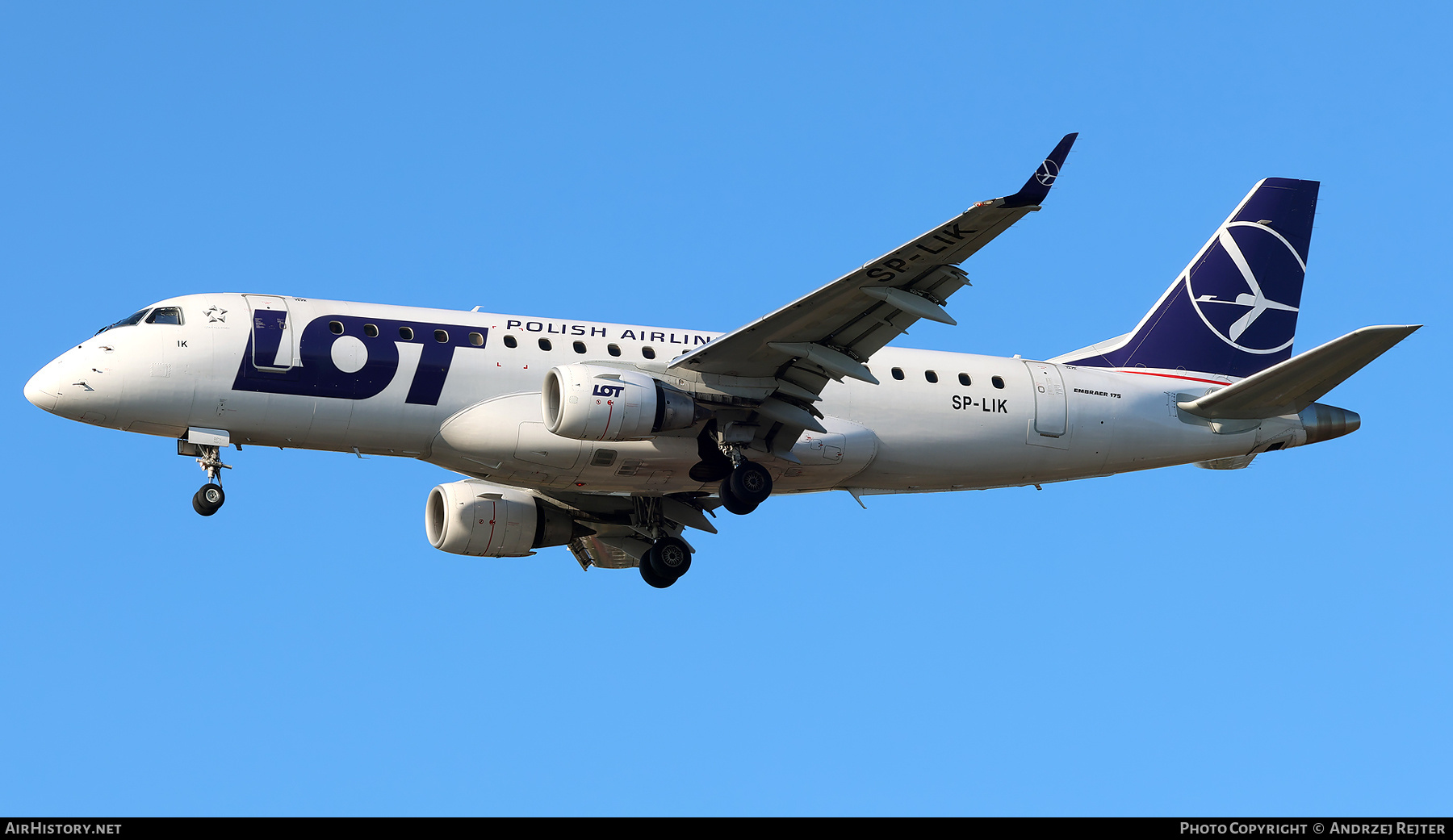 Aircraft Photo of SP-LIK | Embraer 175LR (ERJ-170-200LR) | LOT Polish Airlines - Polskie Linie Lotnicze | AirHistory.net #756155