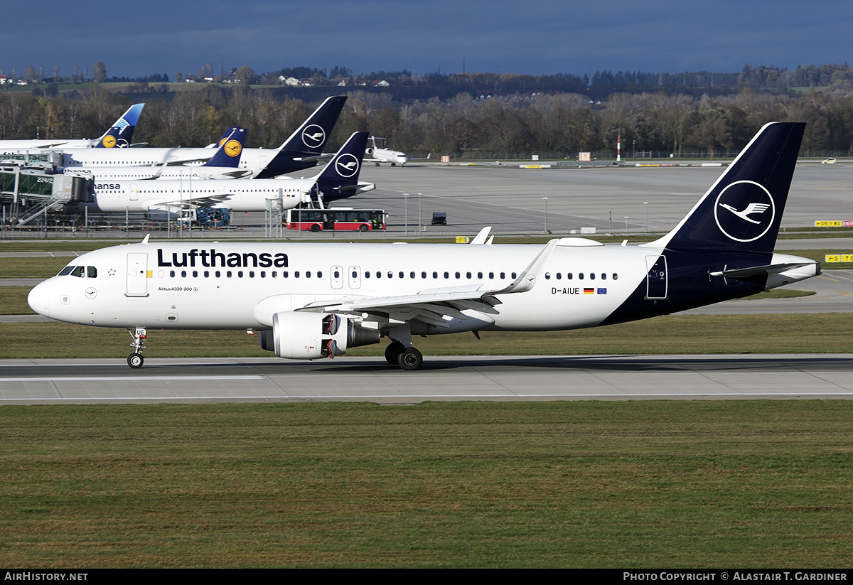 Aircraft Photo of D-AIUE | Airbus A320-214 | Lufthansa | AirHistory.net #756173