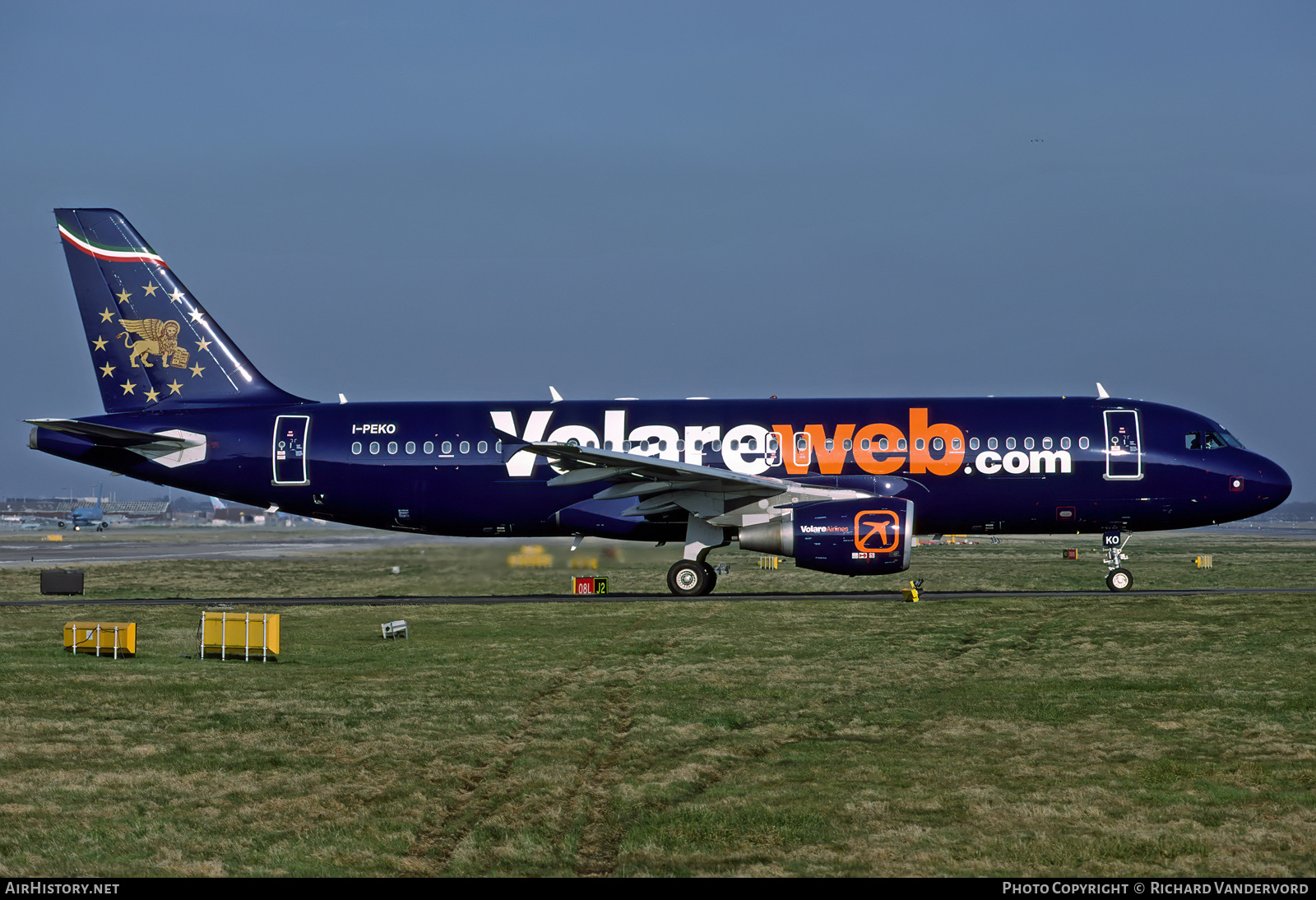 Aircraft Photo of I-PEKO | Airbus A320-214 | Volareweb | AirHistory.net #756202