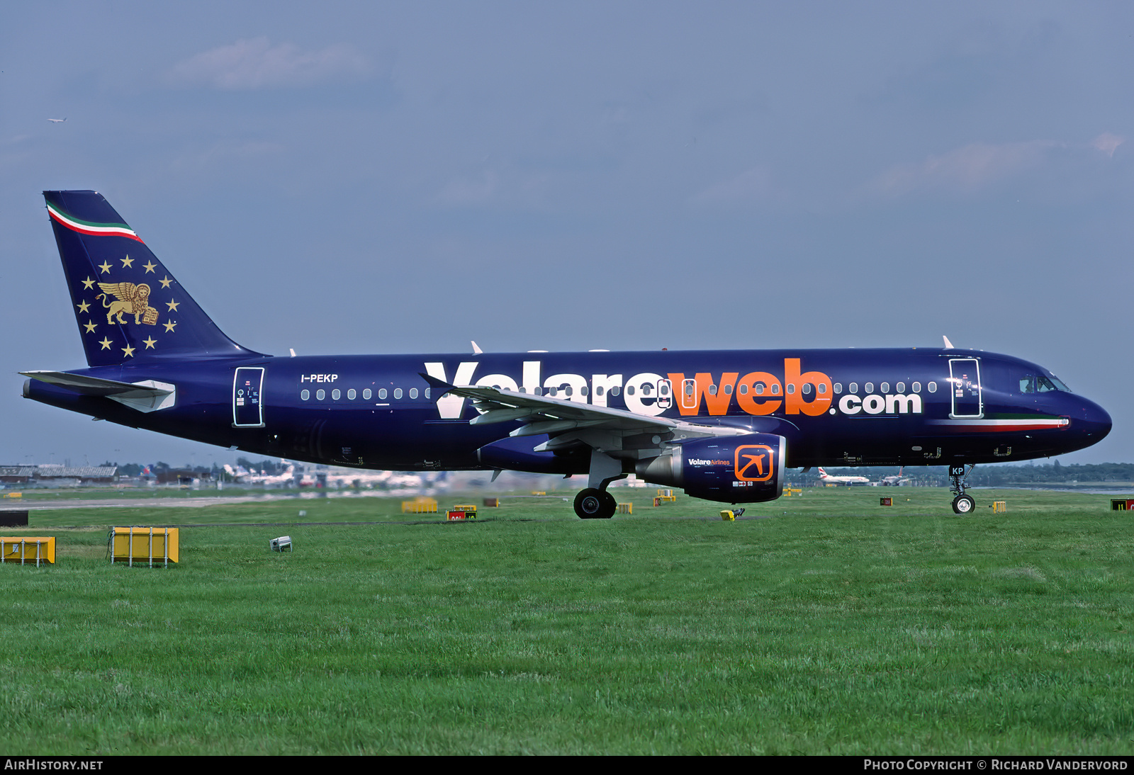 Aircraft Photo of I-PEKP | Airbus A320-214 | Volareweb | AirHistory.net #756207