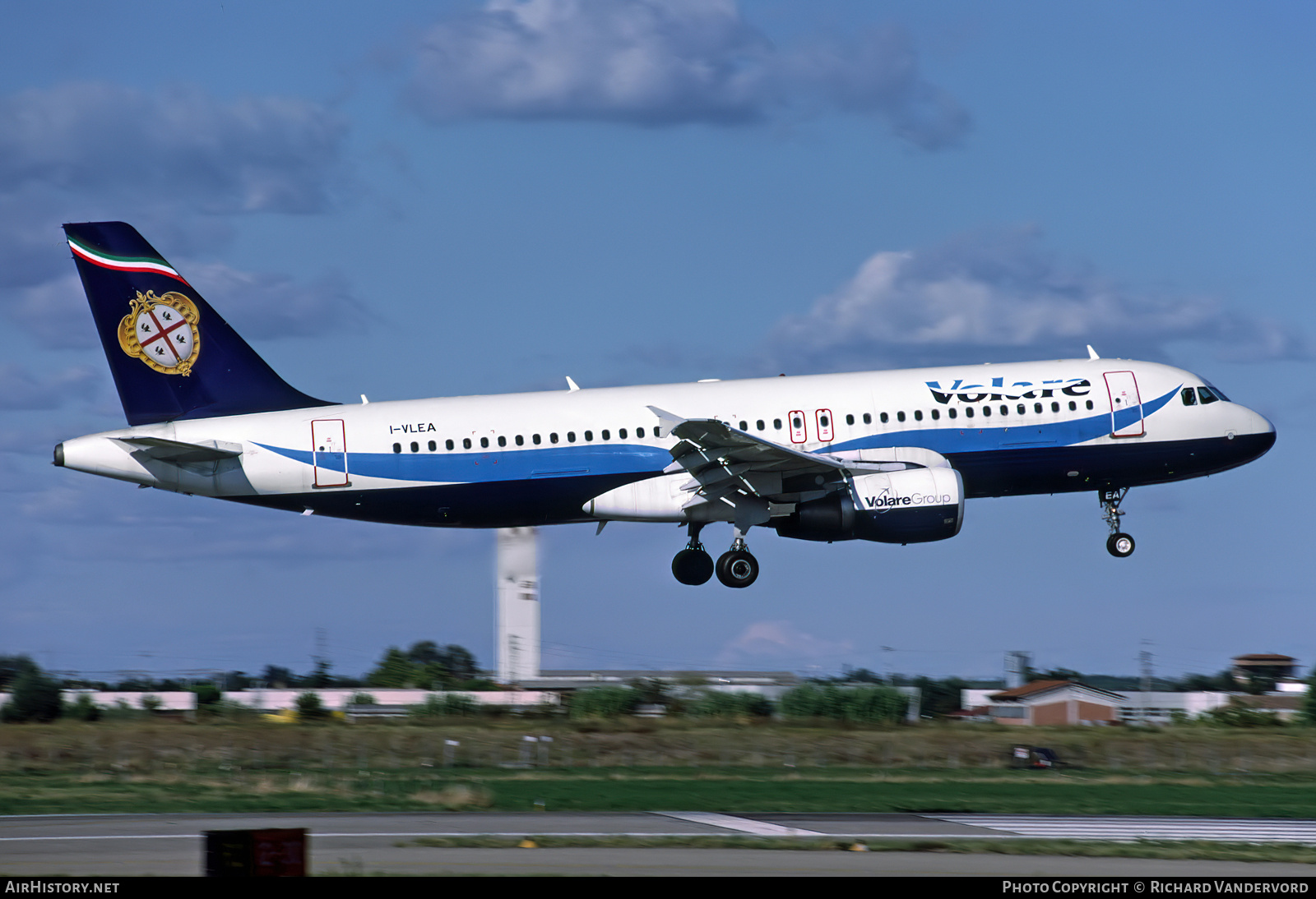 Aircraft Photo of I-VLEA | Airbus A320-214 | Volare Airlines | AirHistory.net #756229