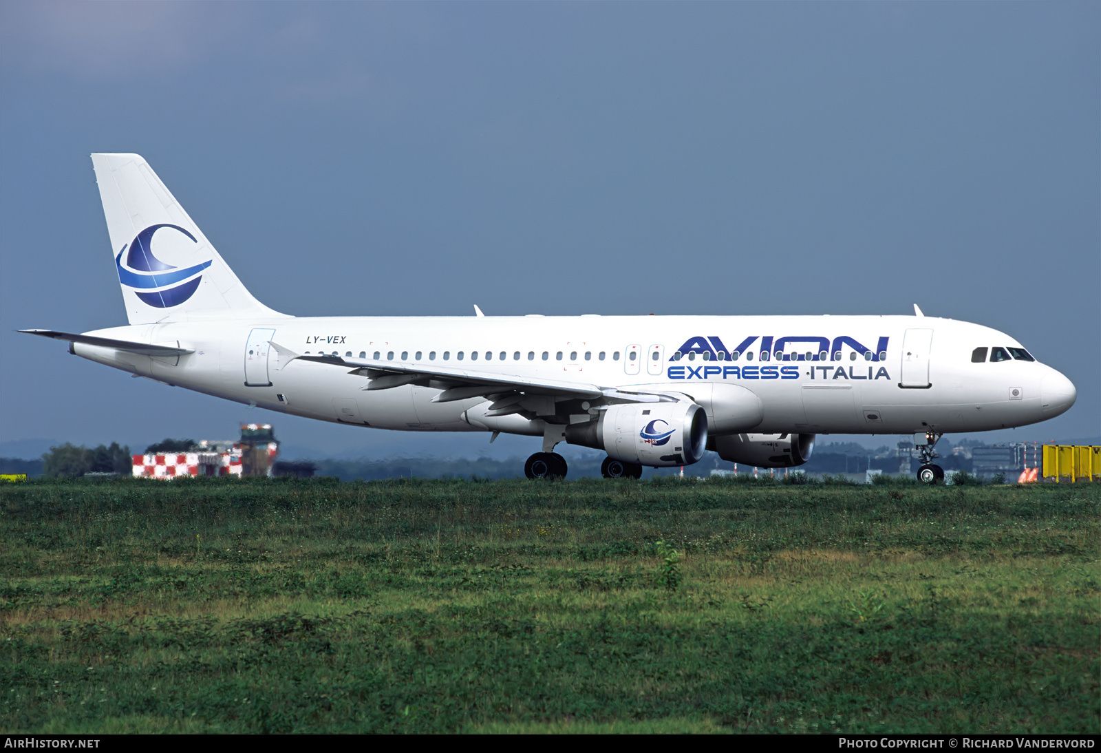 Aircraft Photo of LY-VEX | Airbus A320-212 | Avion Express Italia | AirHistory.net #756234