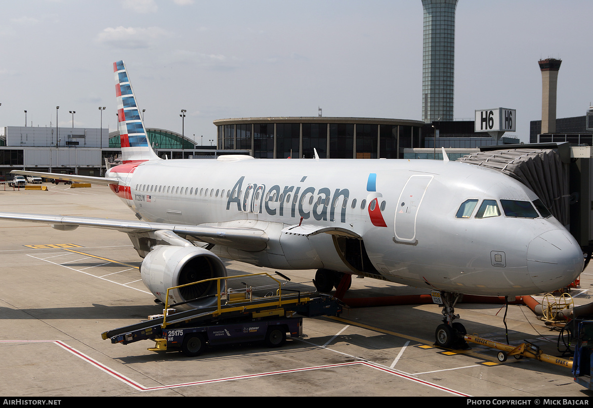 Aircraft Photo of N128UW | Airbus A320-214 | American Airlines | AirHistory.net #756241