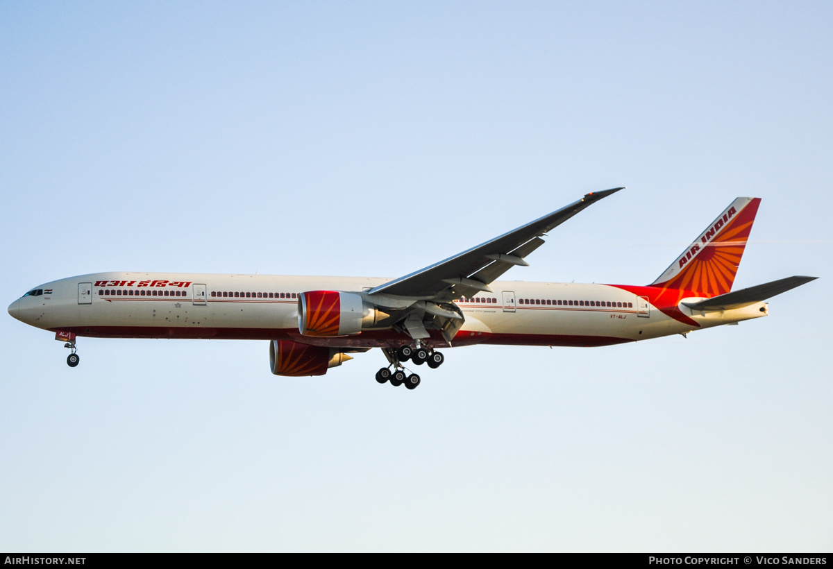 Aircraft Photo of VT-ALJ | Boeing 777-337/ER | Air India | AirHistory.net #756282