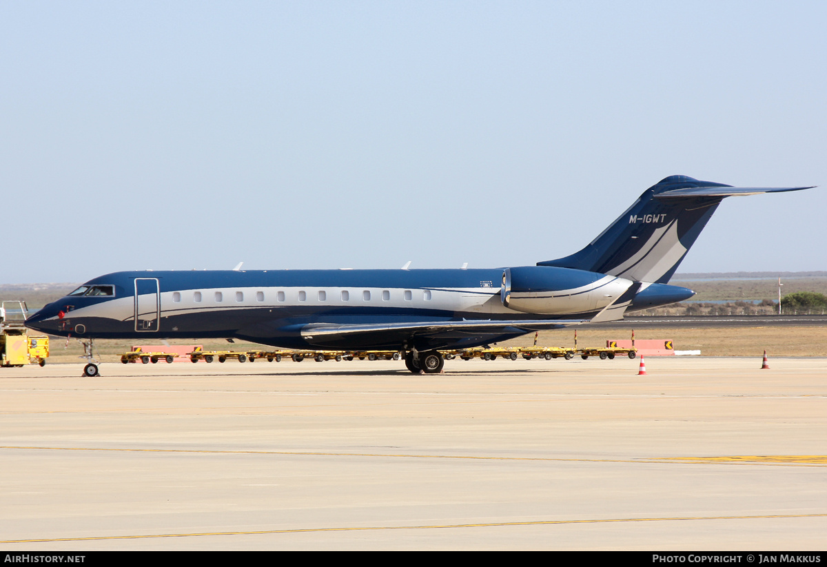 Aircraft Photo of M-IGWT | Bombardier Global 6000 (BD-700-1A10) | AirHistory.net #756314