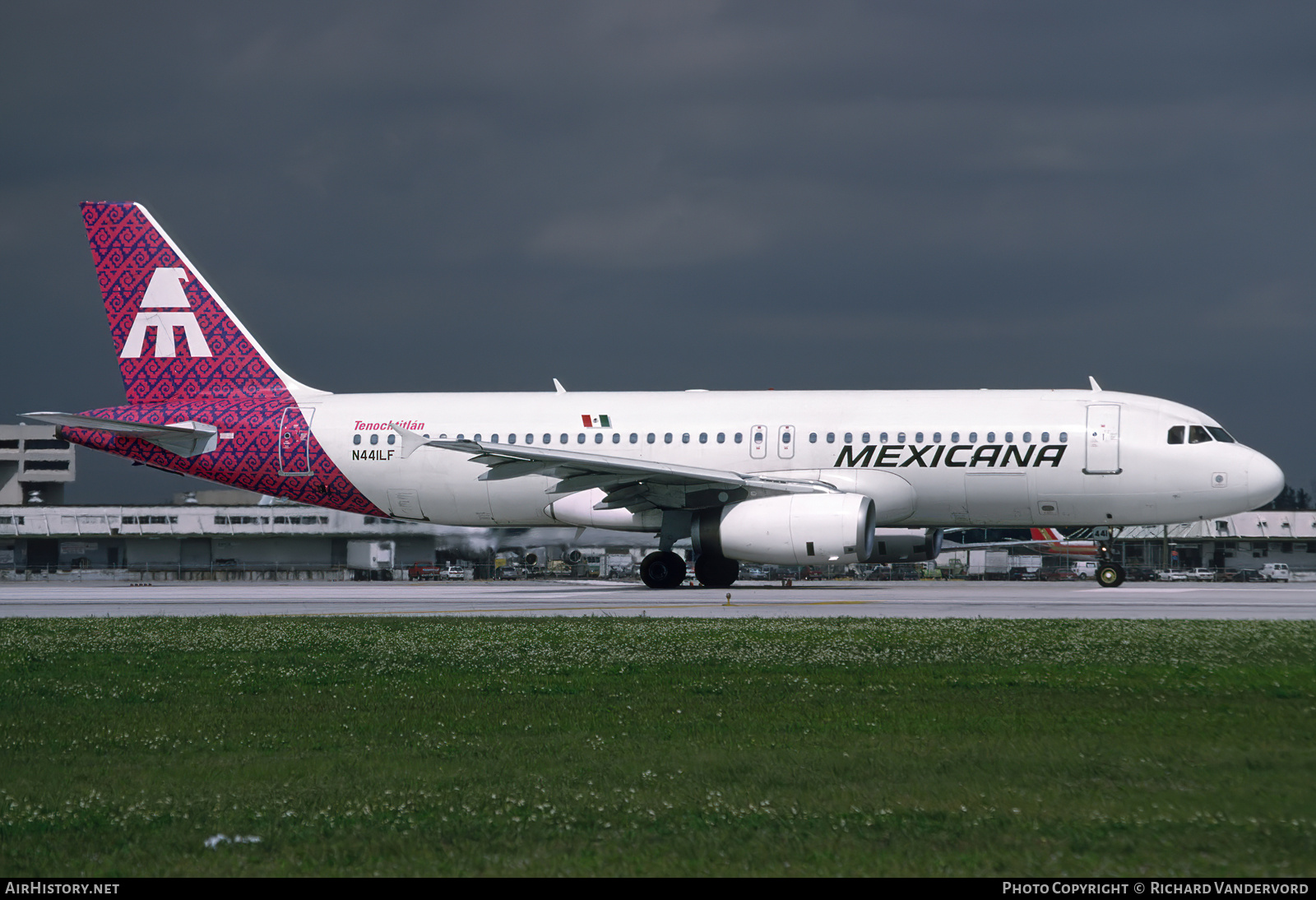 Aircraft Photo of N44ILF | Airbus A320-231 | Mexicana | AirHistory.net #756316