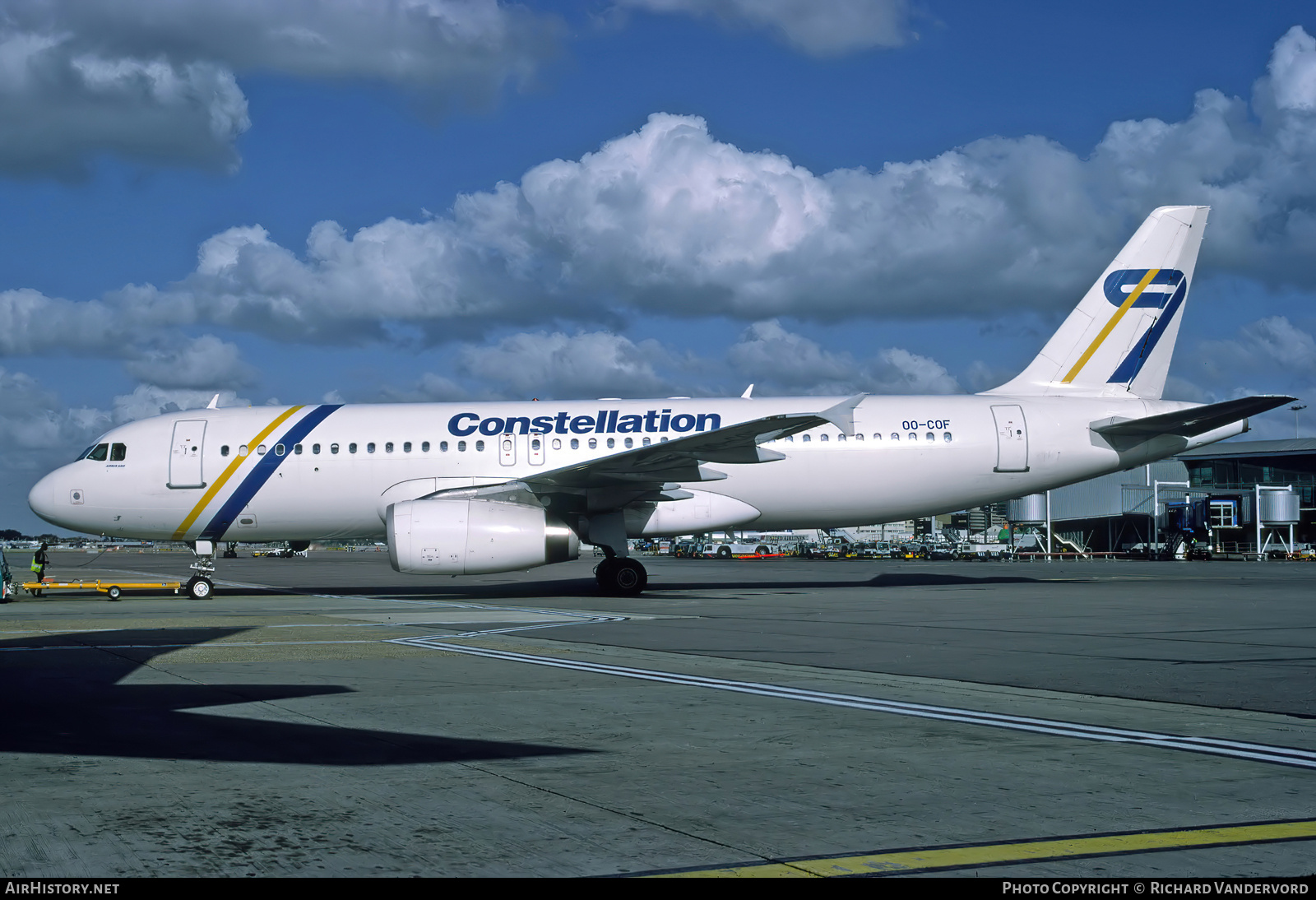 Aircraft Photo of OO-COF | Airbus A320-232 | Constellation International Airlines | AirHistory.net #756365