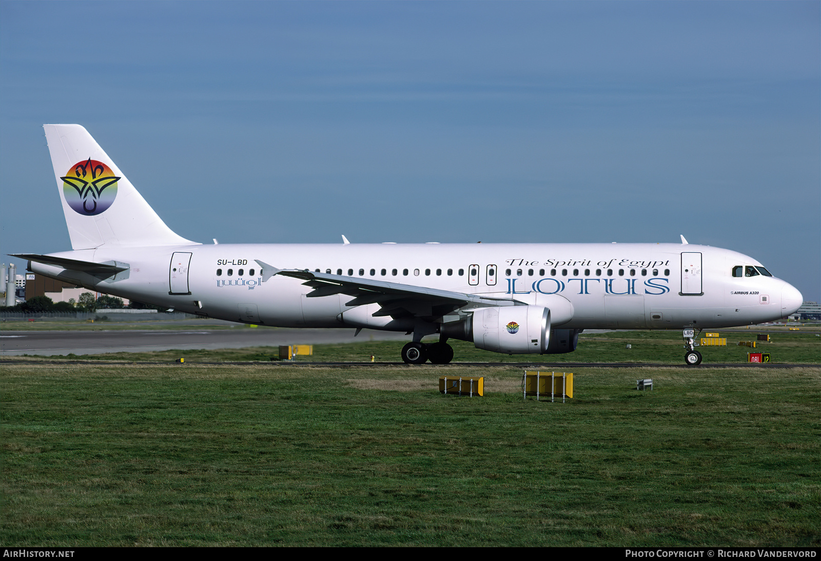 Aircraft Photo of SU-LBD | Airbus A320-214 | Lotus Air | AirHistory.net #756384
