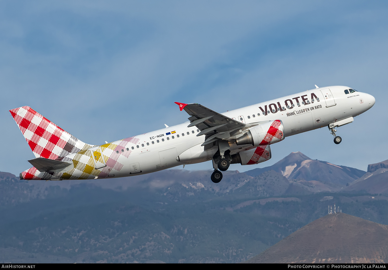 Aircraft Photo of EC-NQN | Airbus A320-214 | Volotea | AirHistory.net #756548