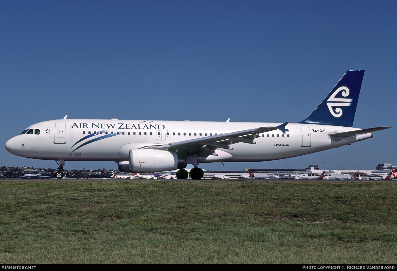 Aircraft Photo of ZK-OJI | Airbus A320-232 | Air New Zealand | AirHistory.net #756725