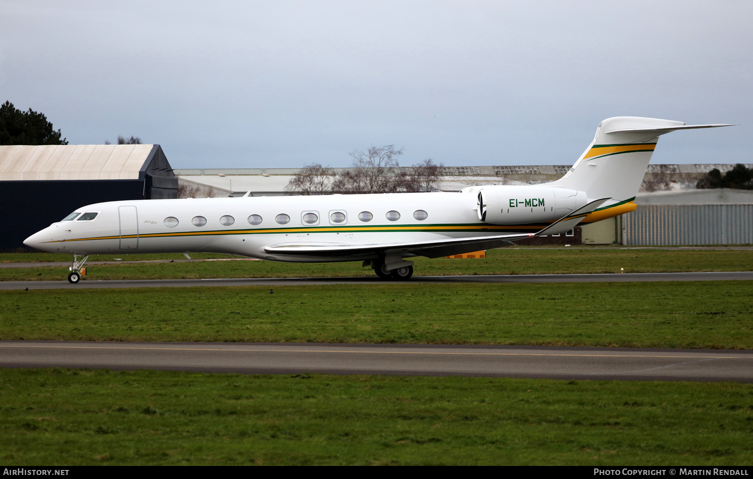 Aircraft Photo of EI-MCM | Gulfstream Aerospace G700 | AirHistory.net #756786