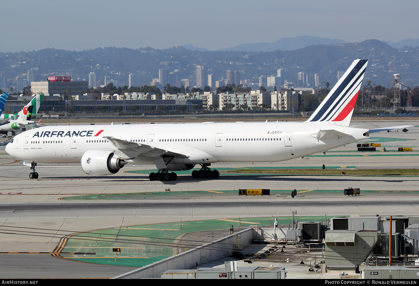 Aircraft Photo of F-GSQY | Boeing 777-328/ER | Air France | AirHistory.net #756794
