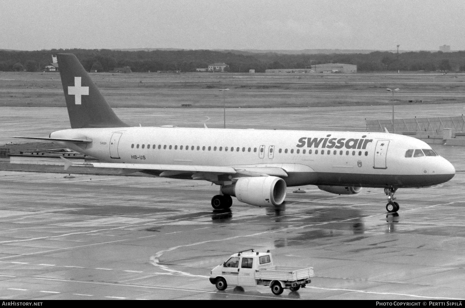 Aircraft Photo of HB-IJS | Airbus A320-214 | Swissair | AirHistory.net #756828