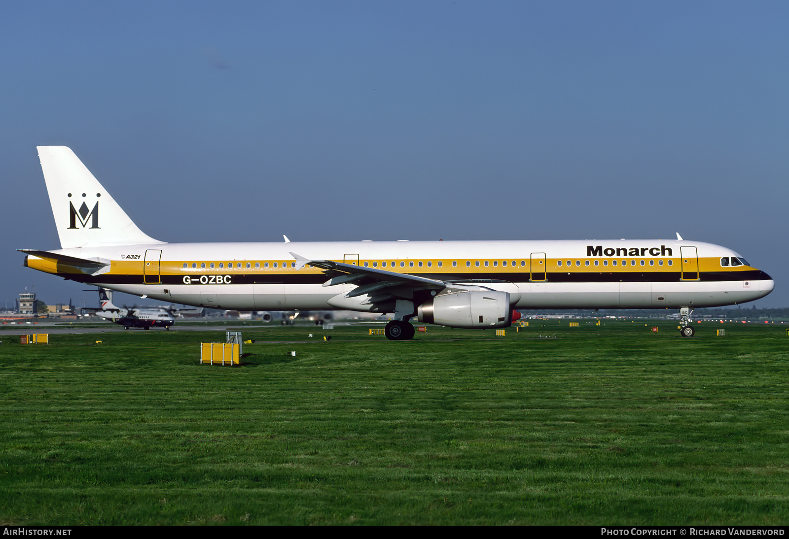 Aircraft Photo of G-OZBC | Airbus A321-231 | Monarch Airlines | AirHistory.net #757136