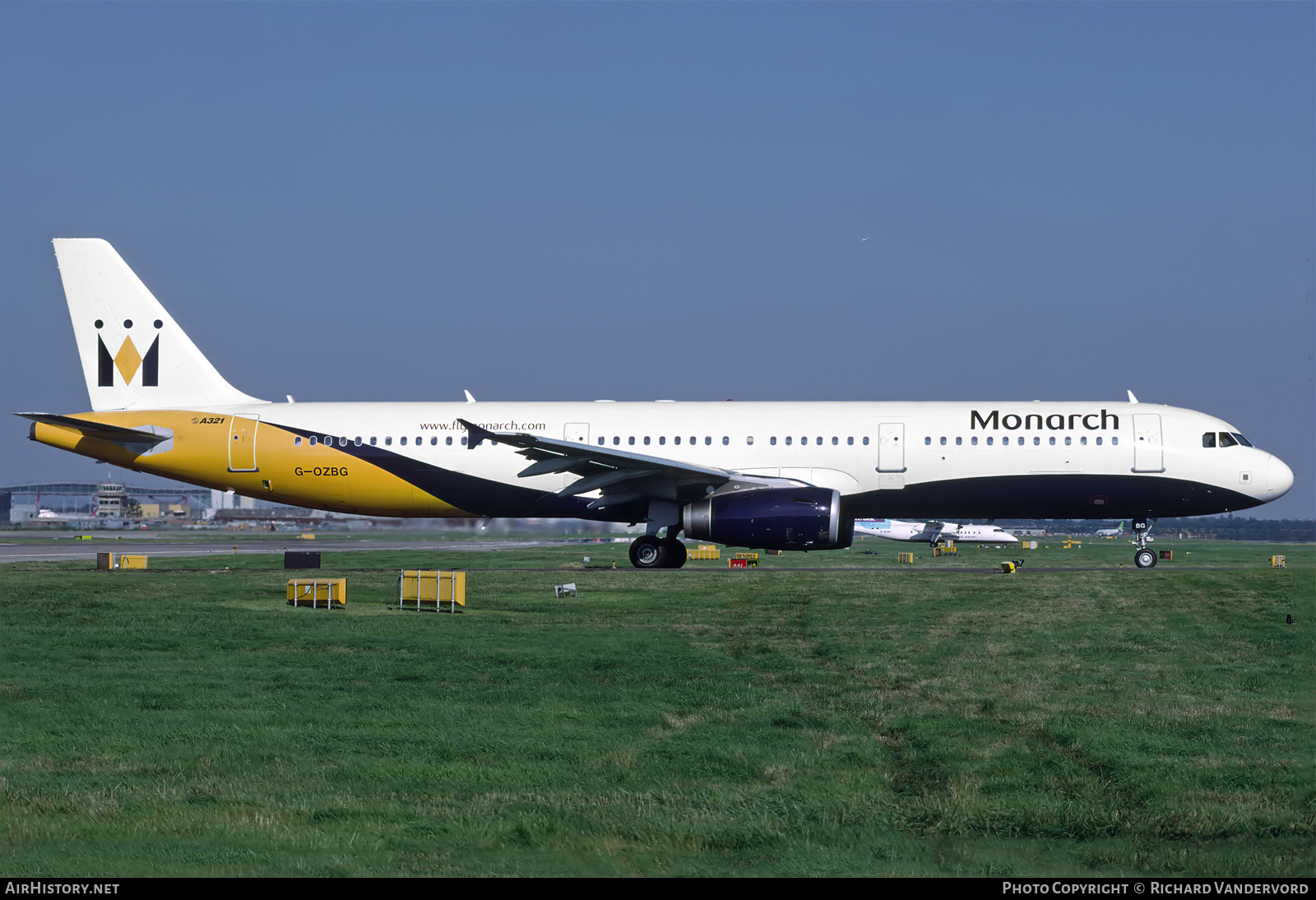 Aircraft Photo of G-OZBG | Airbus A321-231 | Monarch Airlines | AirHistory.net #757161