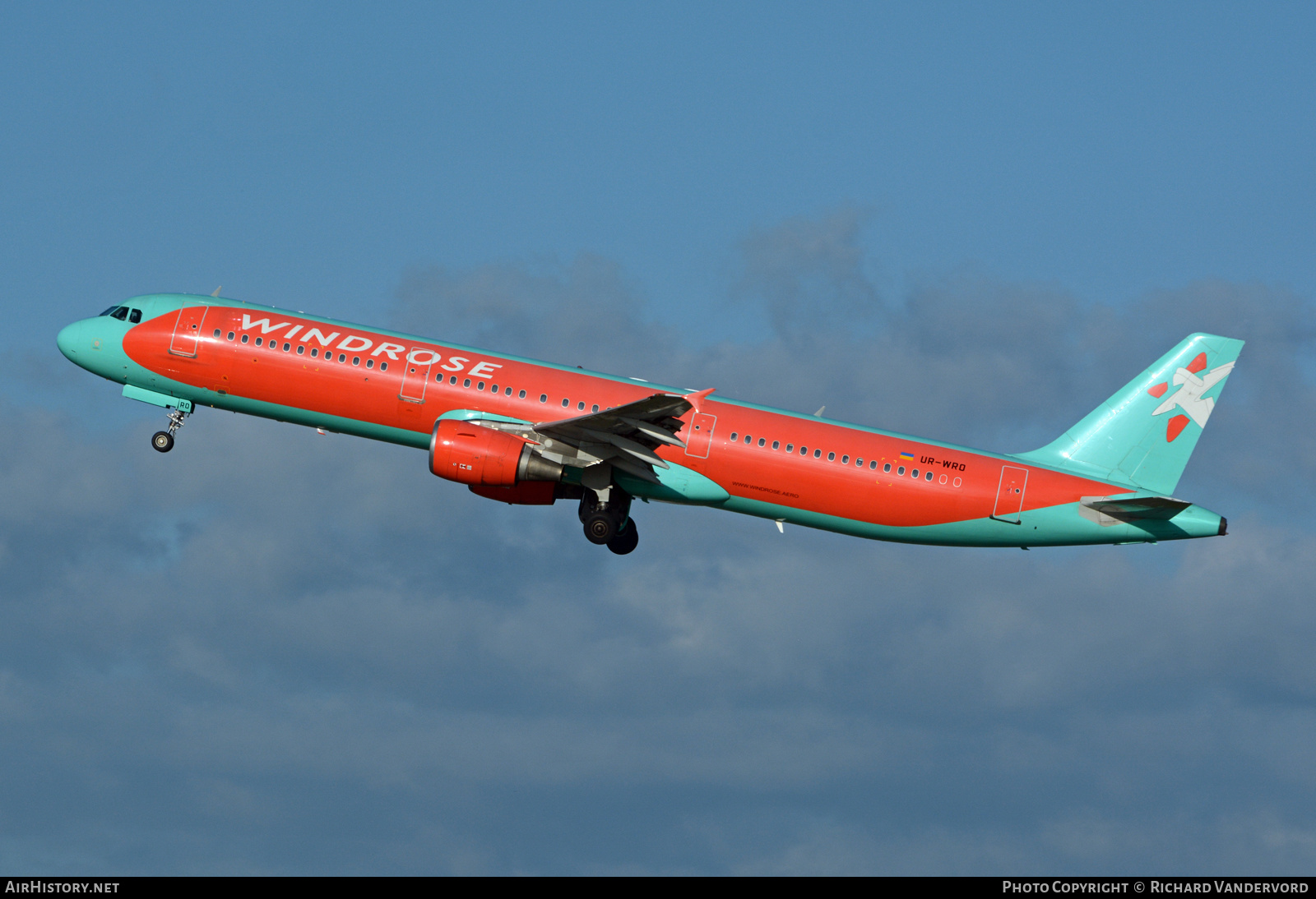Aircraft Photo of UR-WRO | Airbus A321-211 | AirHistory.net #757181