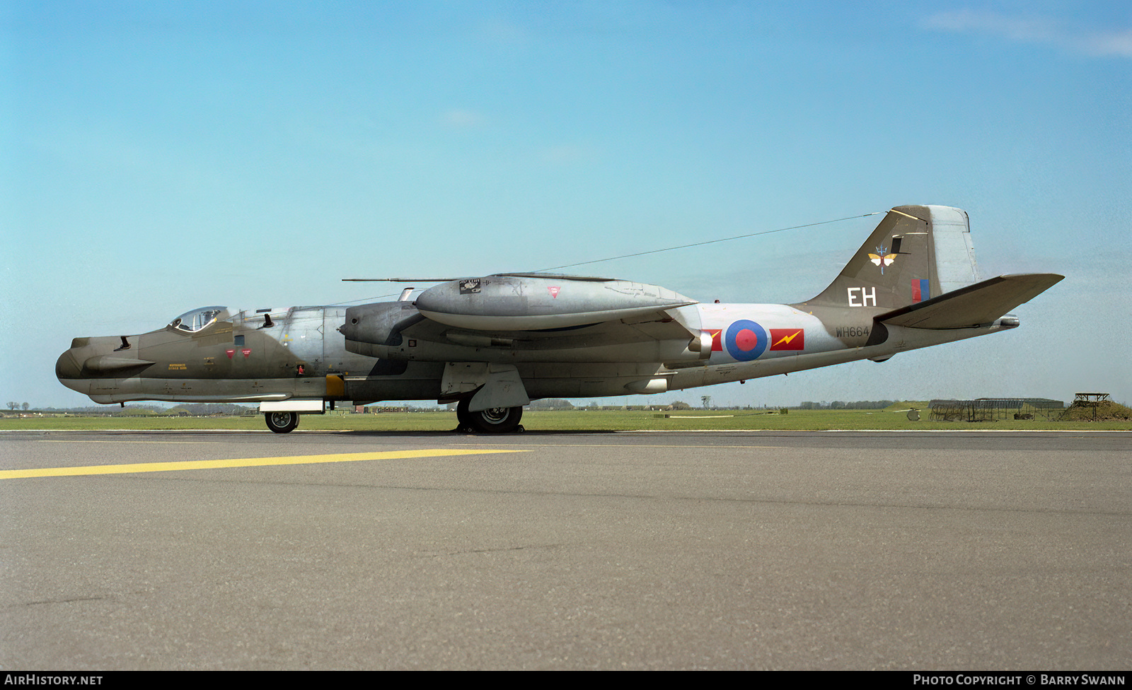 Aircraft Photo of WH664 | English Electric Canberra T17 | UK - Air Force | AirHistory.net #757269