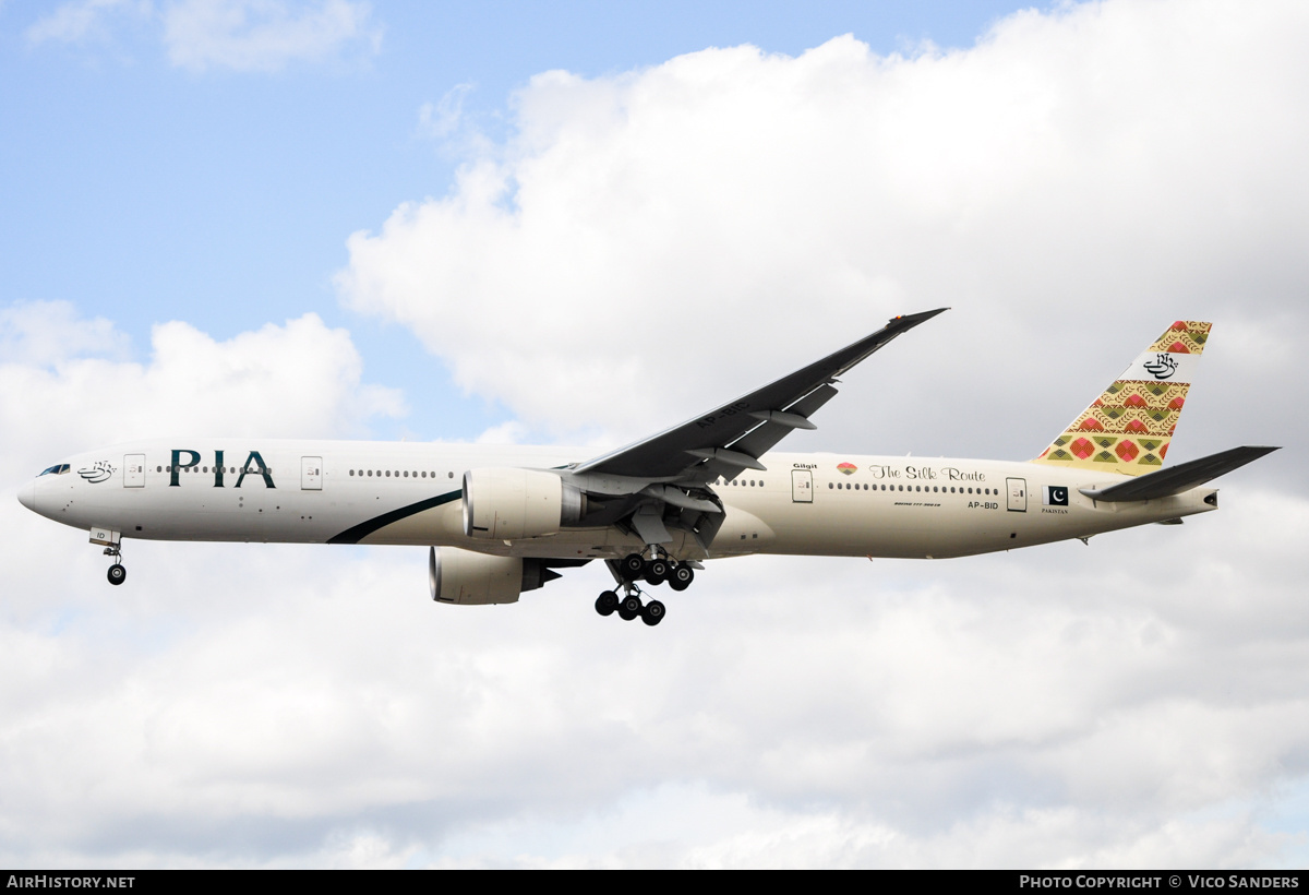 Aircraft Photo of AP-BID | Boeing 777-340/ER | Pakistan International Airlines - PIA | AirHistory.net #757304