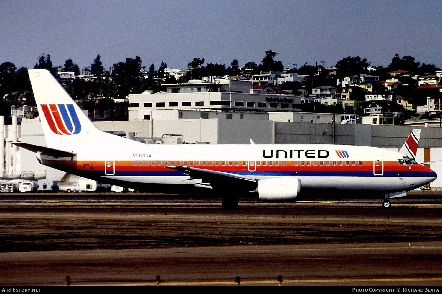 Aircraft Photo of N360UA | Boeing 737-322 | United Airlines | AirHistory.net #757410