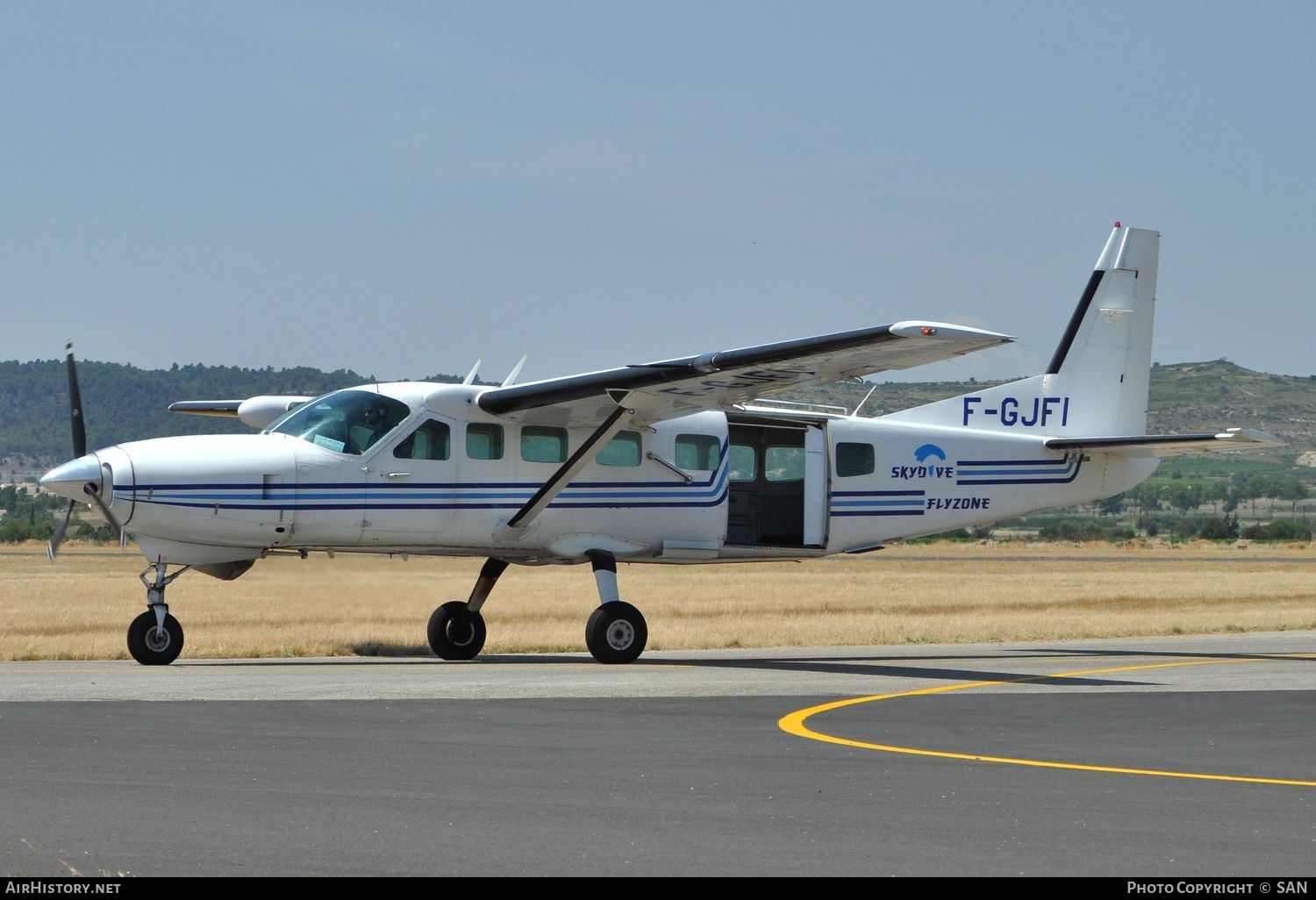 Aircraft Photo of F-GJFI | Cessna 208B Grand Caravan | Skydive Flyzone | AirHistory.net #757450