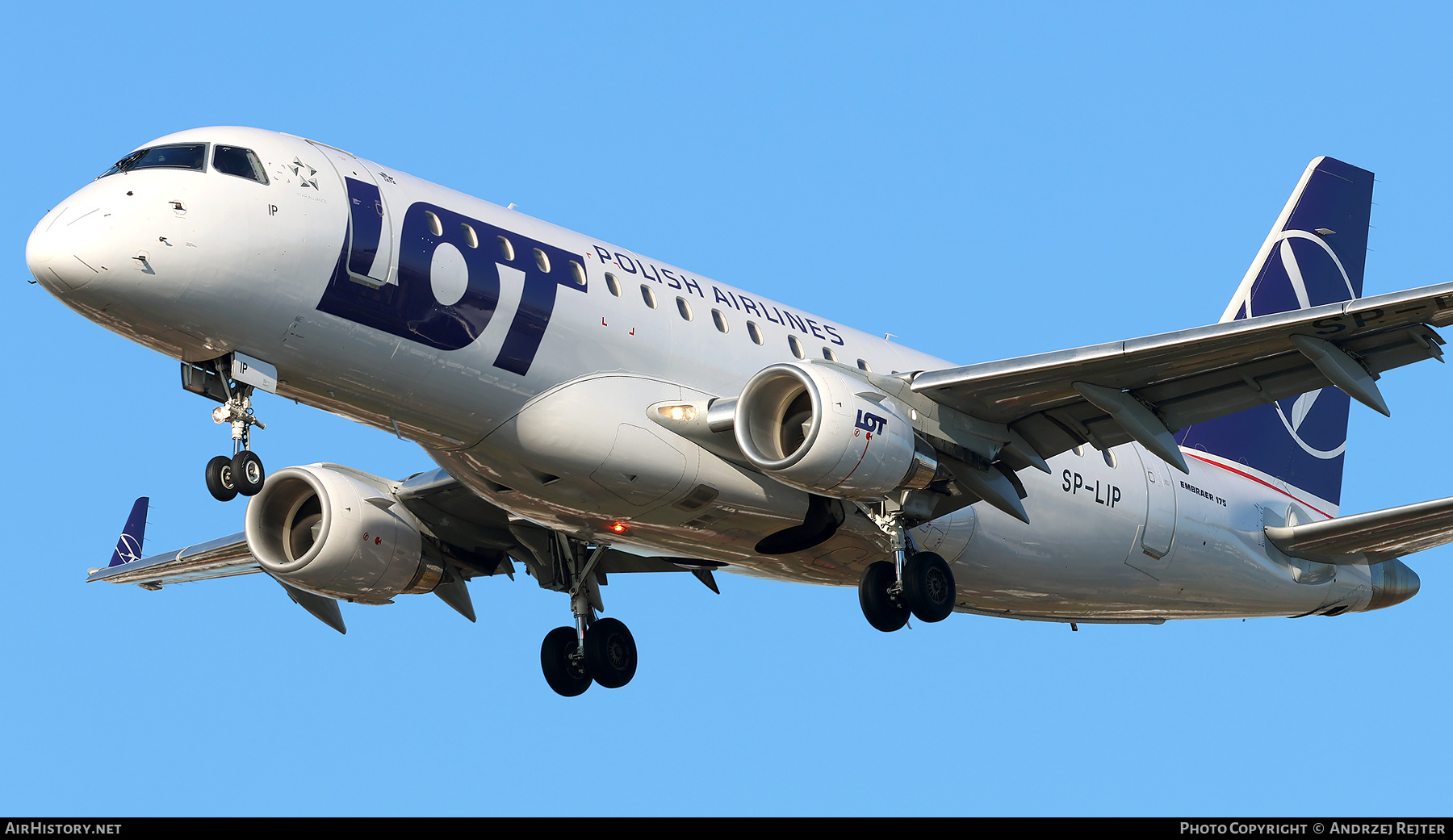 Aircraft Photo of SP-LIP | Embraer 175LR (ERJ-170-200LR) | LOT Polish Airlines - Polskie Linie Lotnicze | AirHistory.net #757608