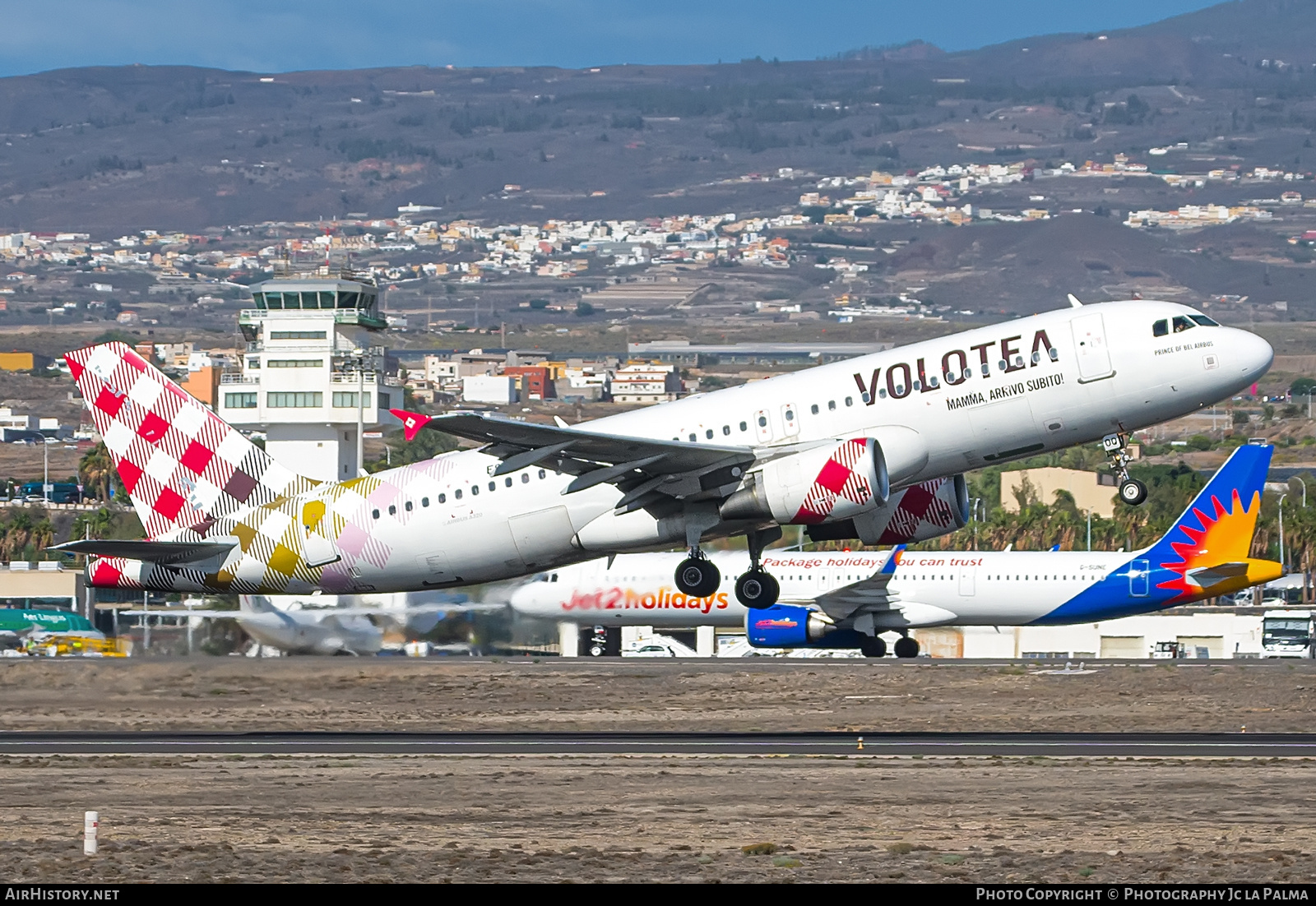 Aircraft Photo of EC-NOQ | Airbus A320-216 | Volotea | AirHistory.net #757768