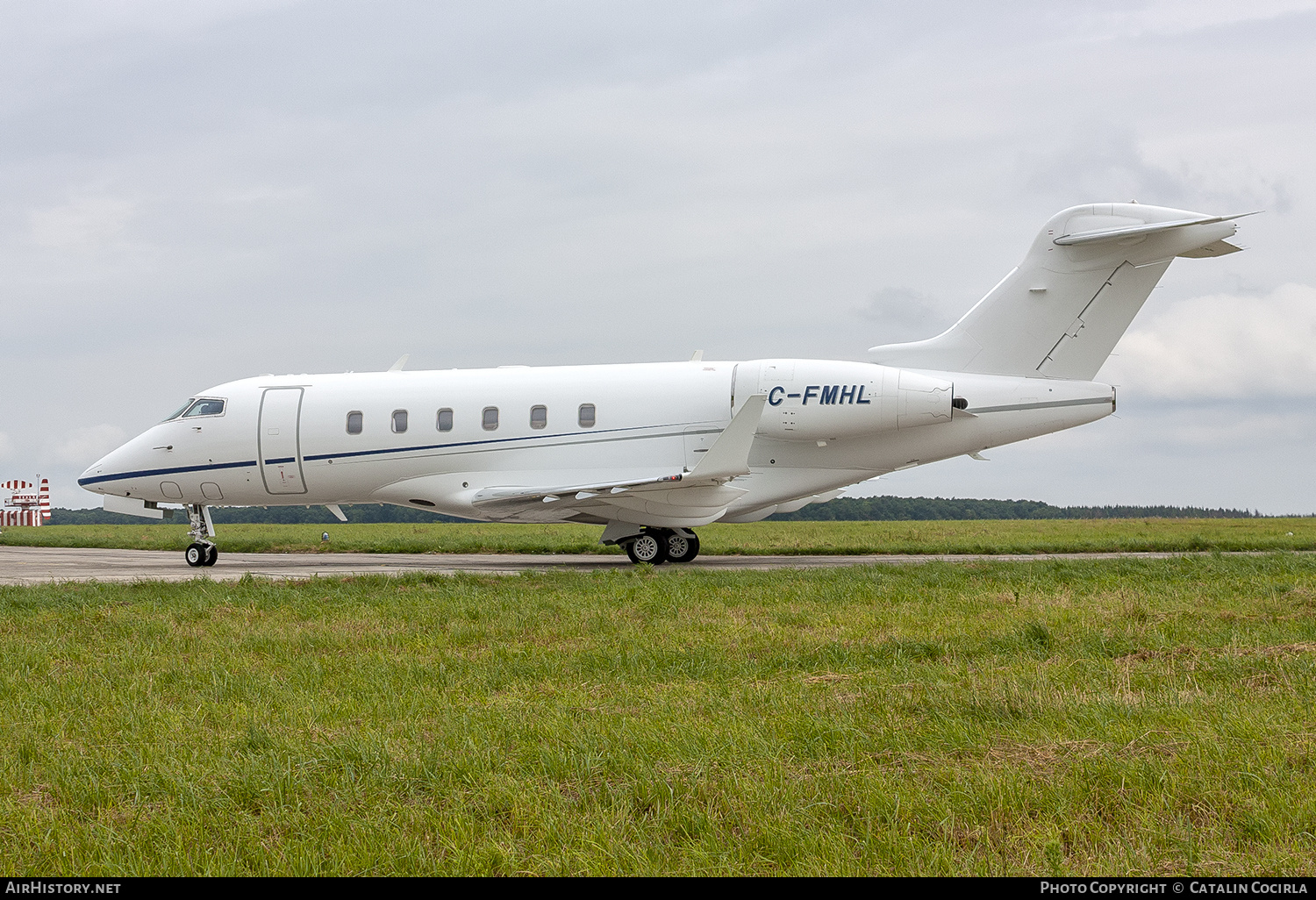 Aircraft Photo of C-FMHL | Bombardier Challenger 300 (BD-100-1A10) | AirHistory.net #757922