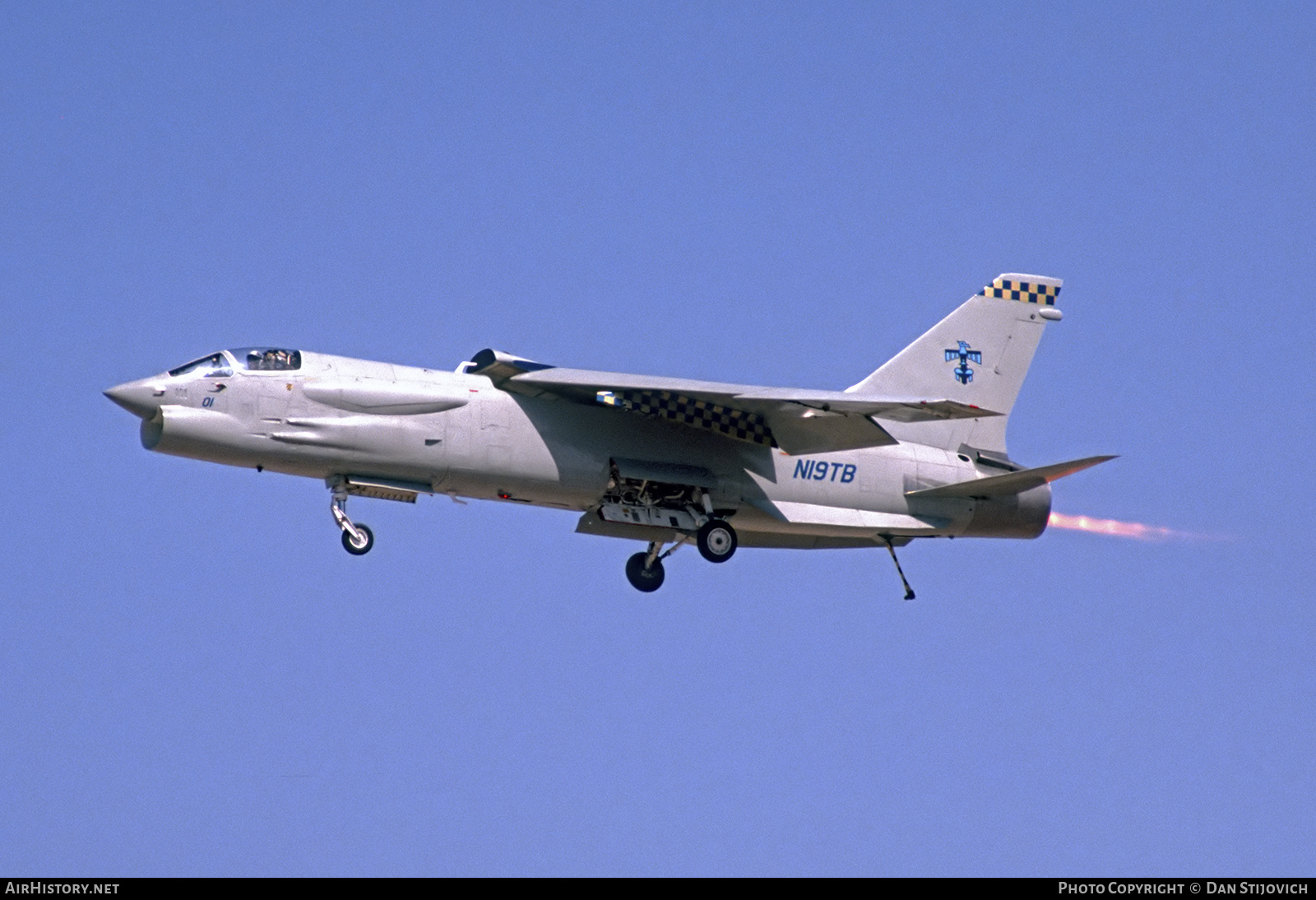 Aircraft Photo of N19TB | Vought F-8K Crusader | AirHistory.net #758119