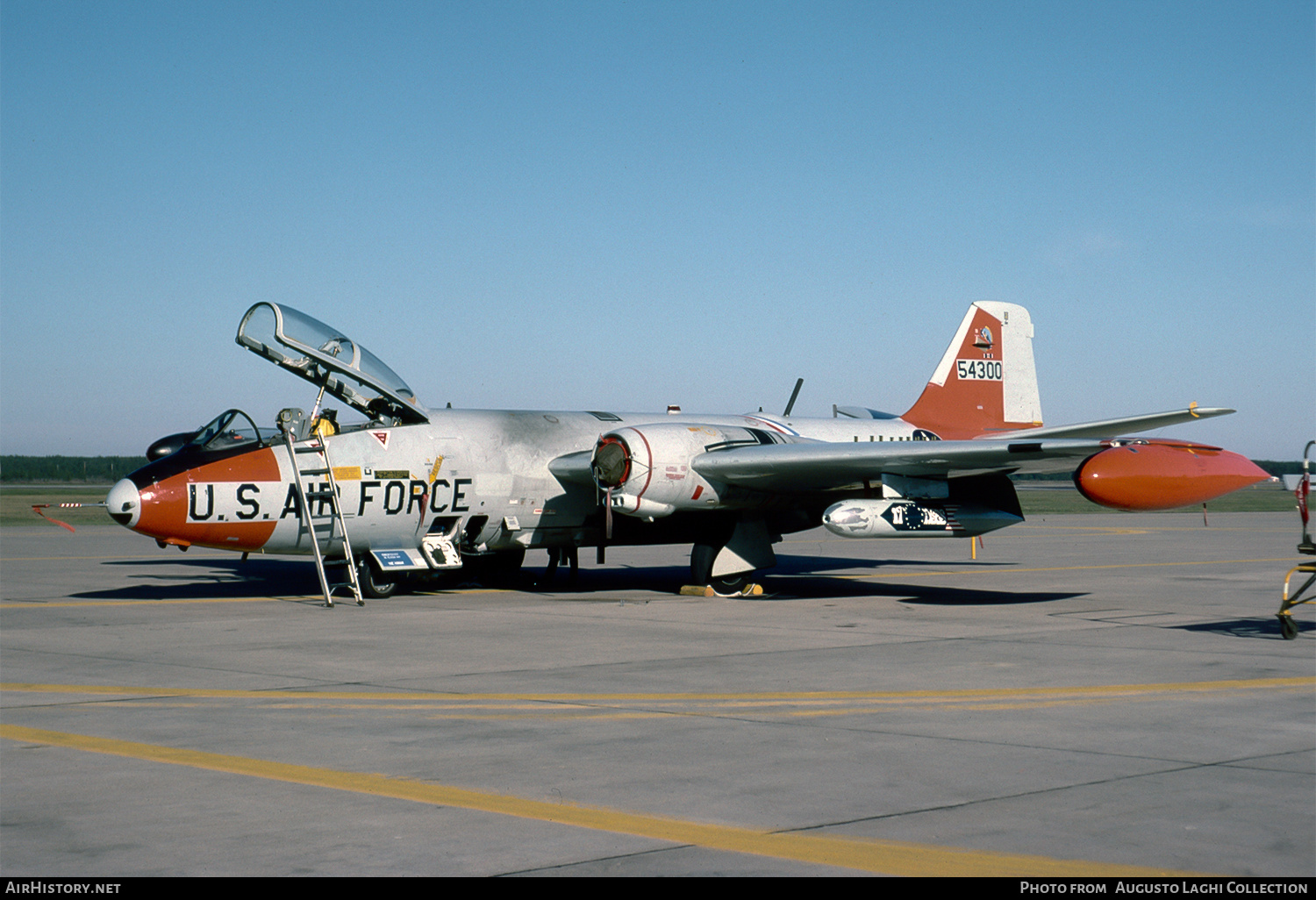 Aircraft Photo of 55-4300 / 54300 | Martin EB-57E Canberra | USA - Air Force | AirHistory.net #758222