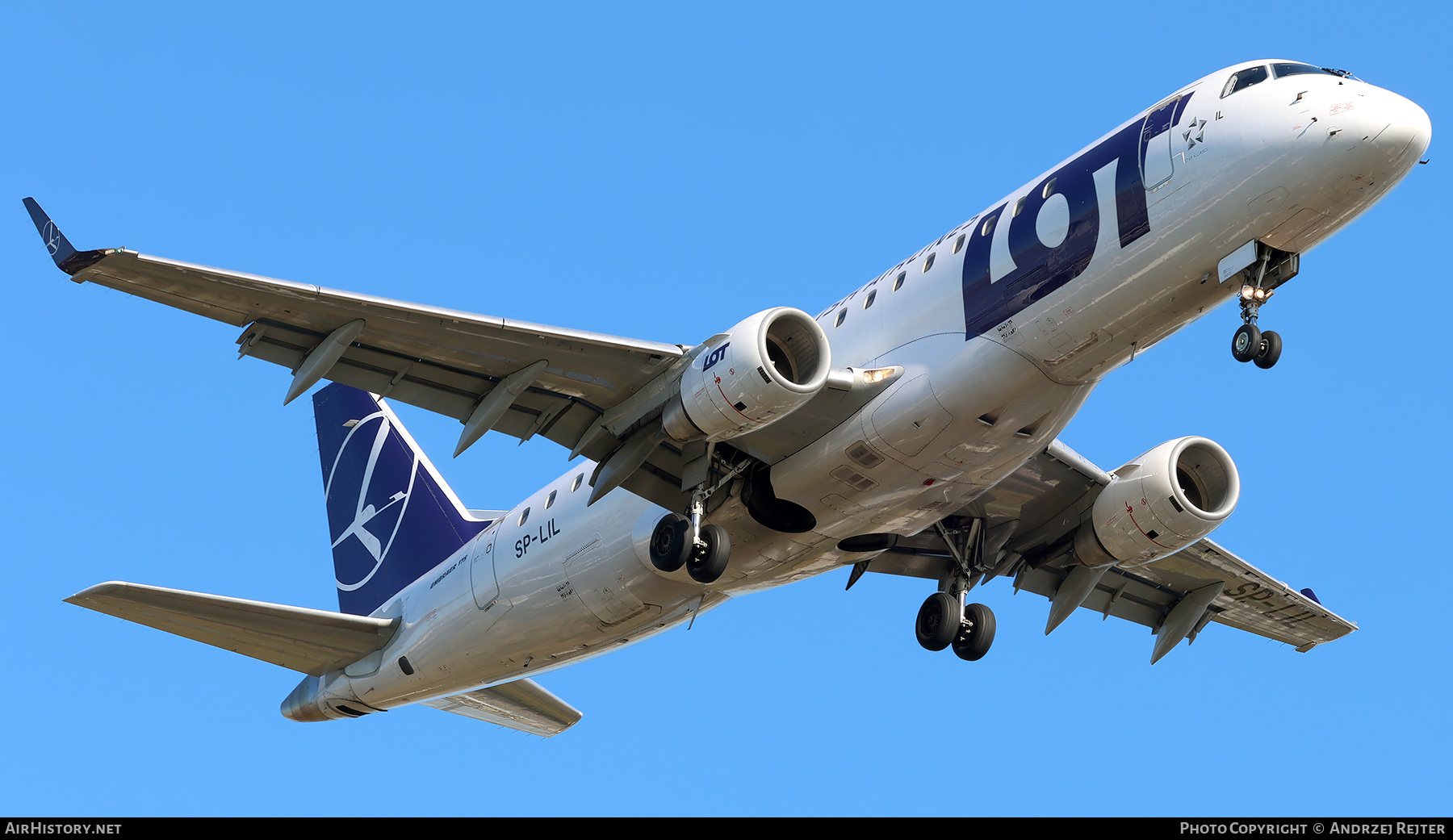 Aircraft Photo of SP-LIL | Embraer 175STD (ERJ-170-200STD) | LOT Polish Airlines - Polskie Linie Lotnicze | AirHistory.net #758460