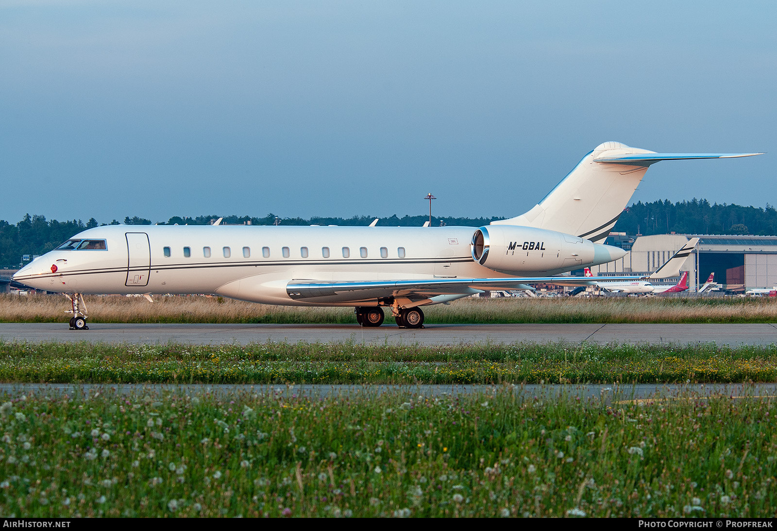 Aircraft Photo of M-GBAL | Bombardier Global Express (BD-700-1A10) | AirHistory.net #758576
