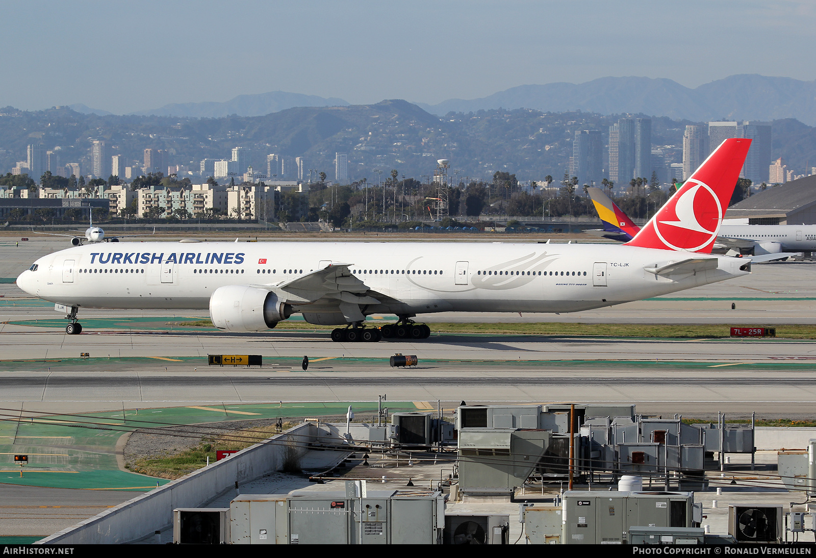 Aircraft Photo of TC-LJK | Boeing 777-300/ER | Turkish Airlines | AirHistory.net #758608