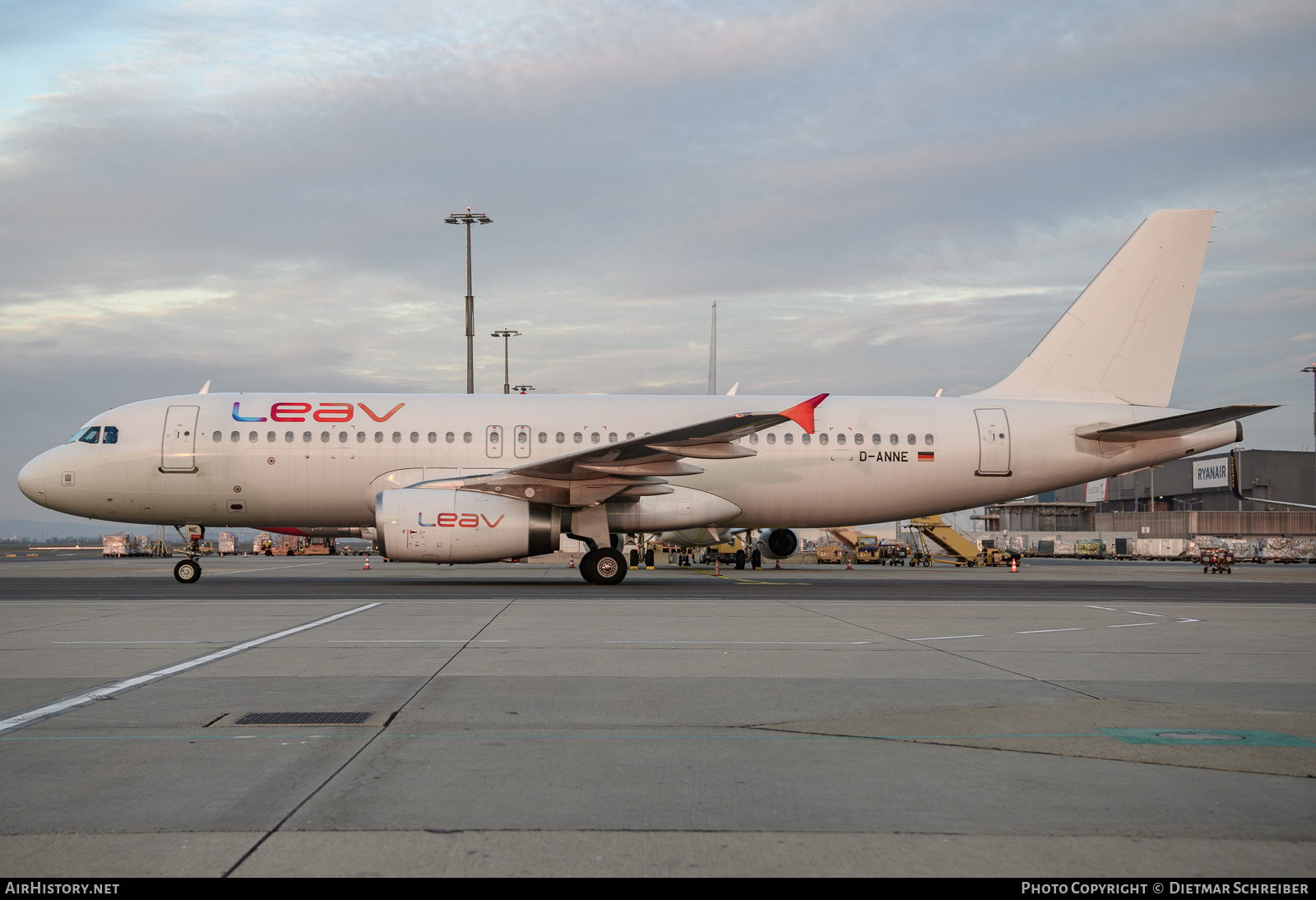 Aircraft Photo of D-ANNE | Airbus A320-232 | Leav Aviation | AirHistory.net #758757