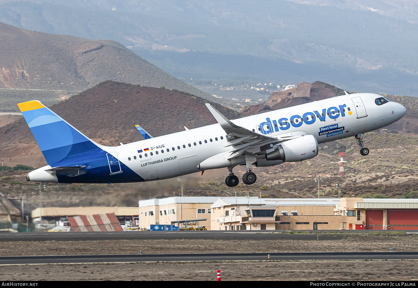 Aircraft Photo of D-AIUQ | Airbus A320-214 | Discover Airlines | AirHistory.net #758857