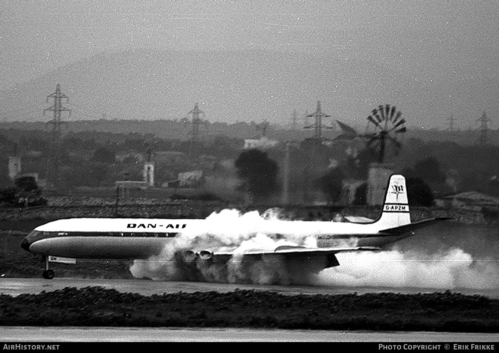 Aircraft Photo of G-APZM | De Havilland D.H. 106 Comet 4B | Dan-Air London | AirHistory.net #759191