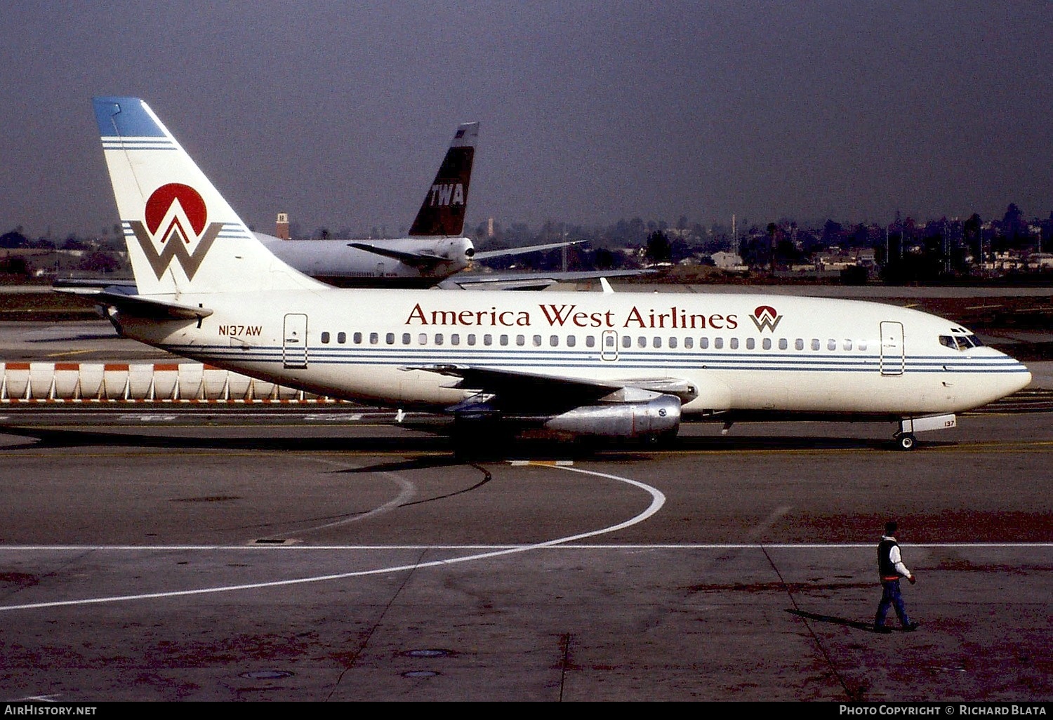 Aircraft Photo of N137AW | Boeing 737-2Q8/Adv | America West Airlines | AirHistory.net #759267