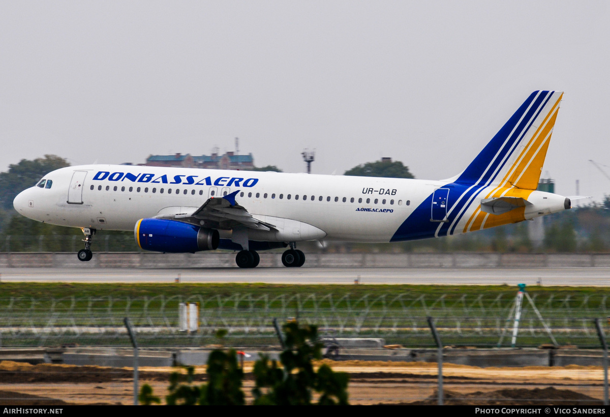 Aircraft Photo of UR-DAB | Airbus A320-231 | Donbassaero | AirHistory.net #759506