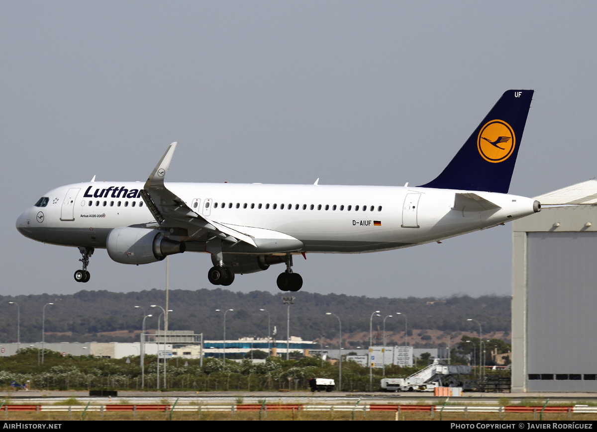 Aircraft Photo of D-AIUF | Airbus A320-214 | Lufthansa | AirHistory.net #759656