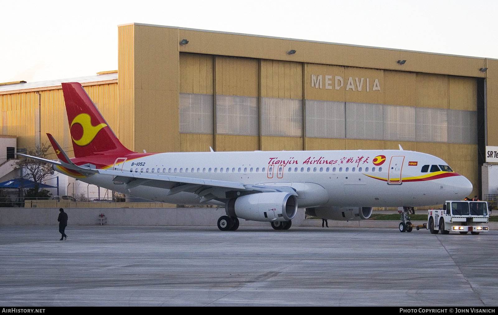Aircraft Photo of B-1052 | Airbus A320-214 | Tianjin Airlines | AirHistory.net #759792