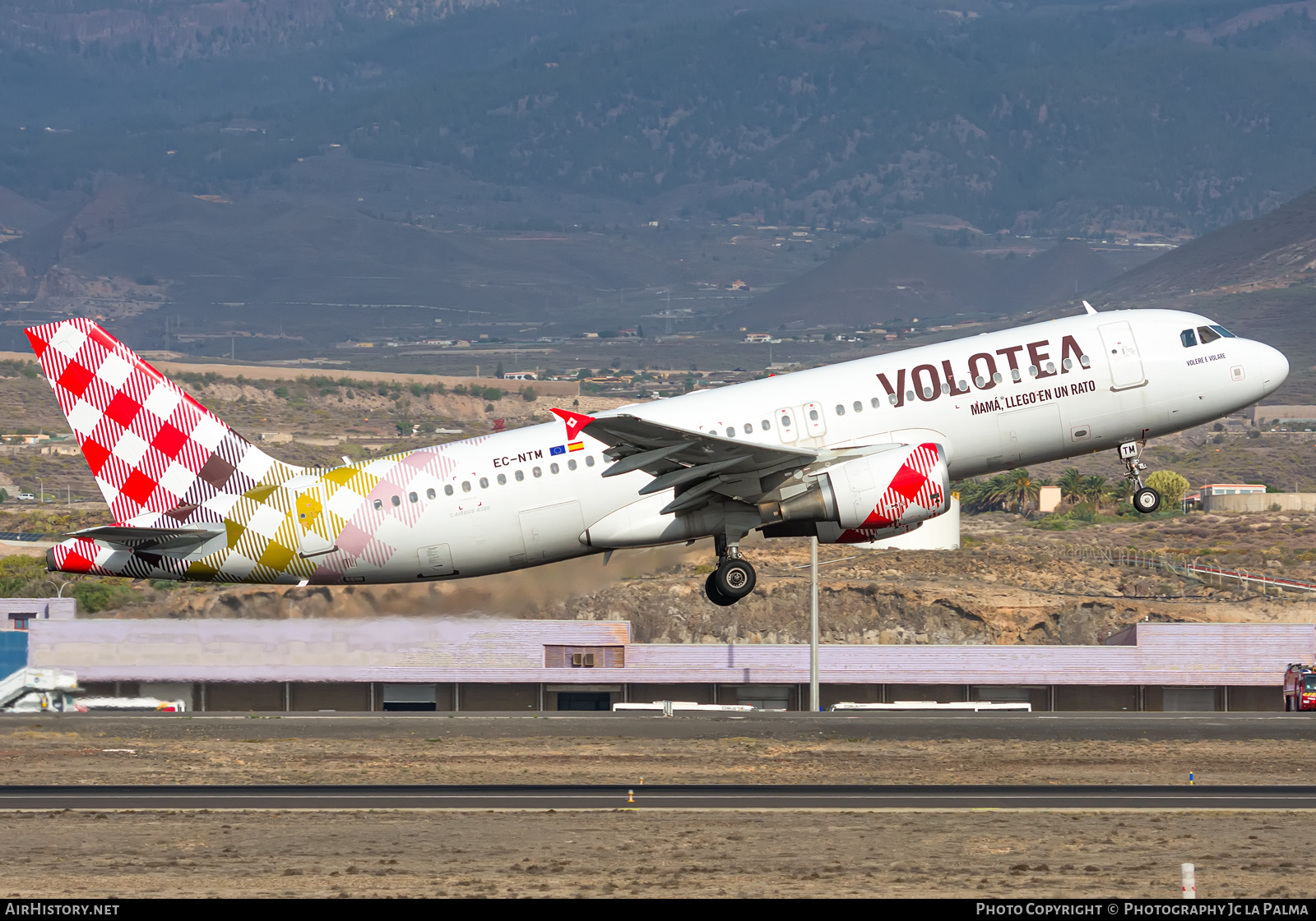Aircraft Photo of EC-NTM | Airbus A320-216 | Volotea | AirHistory.net #759847