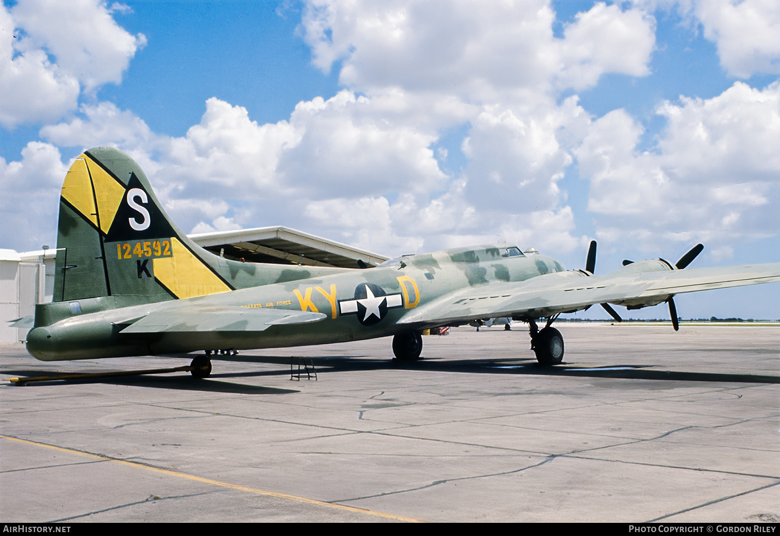 Aircraft Photo of N7227C / 124592 | Boeing B-17G Flying Fortress | Confederate Air Force | USA - Air Force | AirHistory.net #759917