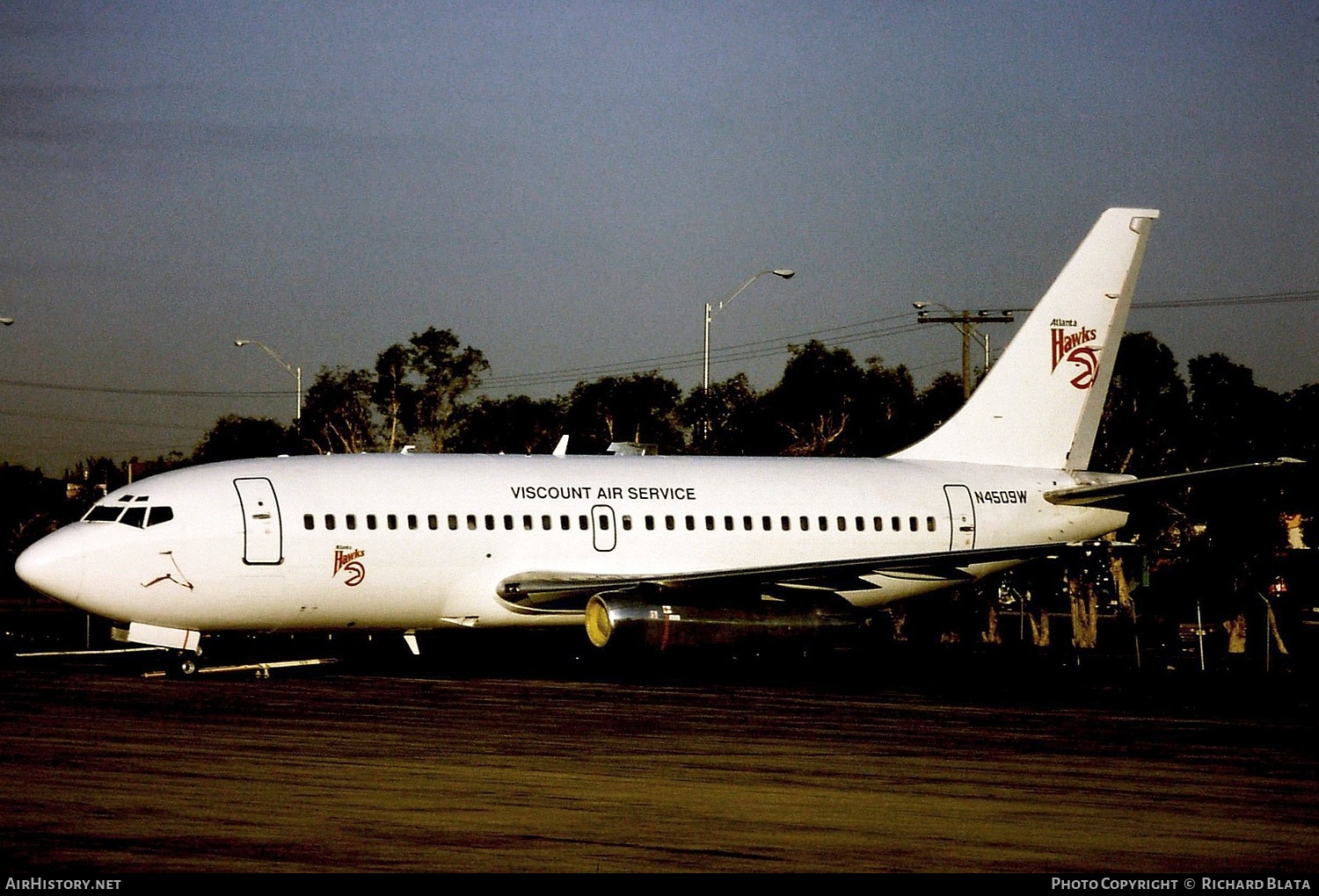 Aircraft Photo of N4509W | Boeing 737-247 | Viscount Air Service | AirHistory.net #759930