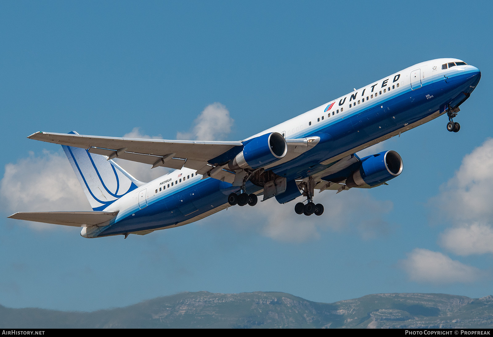 Aircraft Photo of N656UA | Boeing 767-322/ER | United Airlines | AirHistory.net #759950